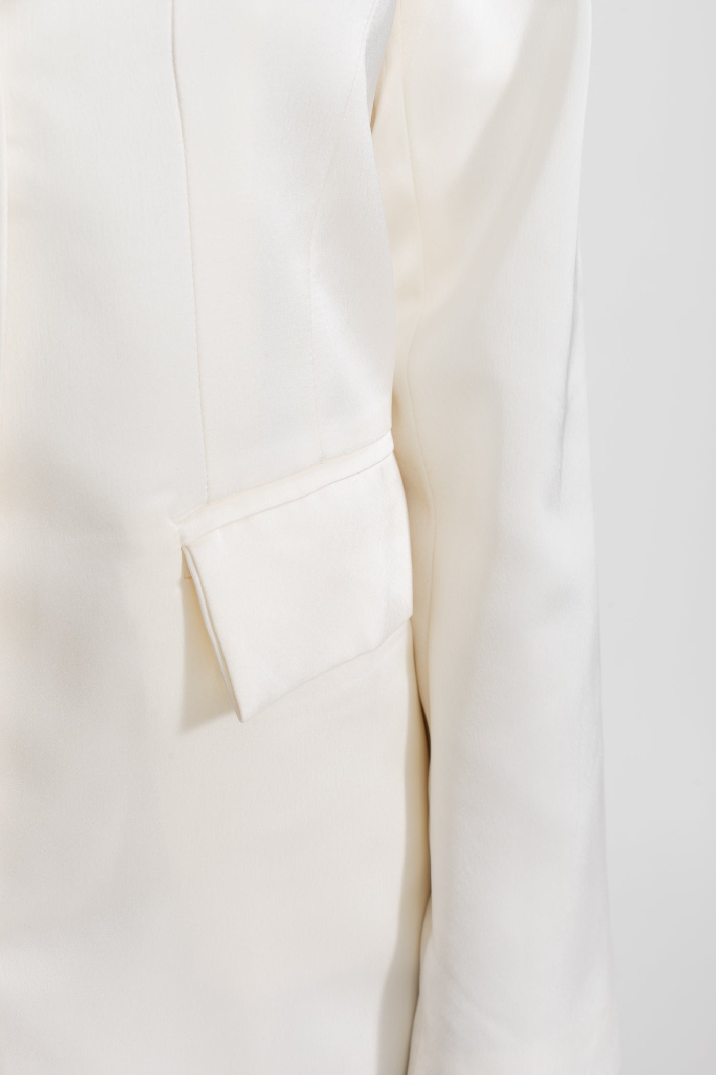 Abito Blazer in Raso con Decorazioni Rose – Ivoire