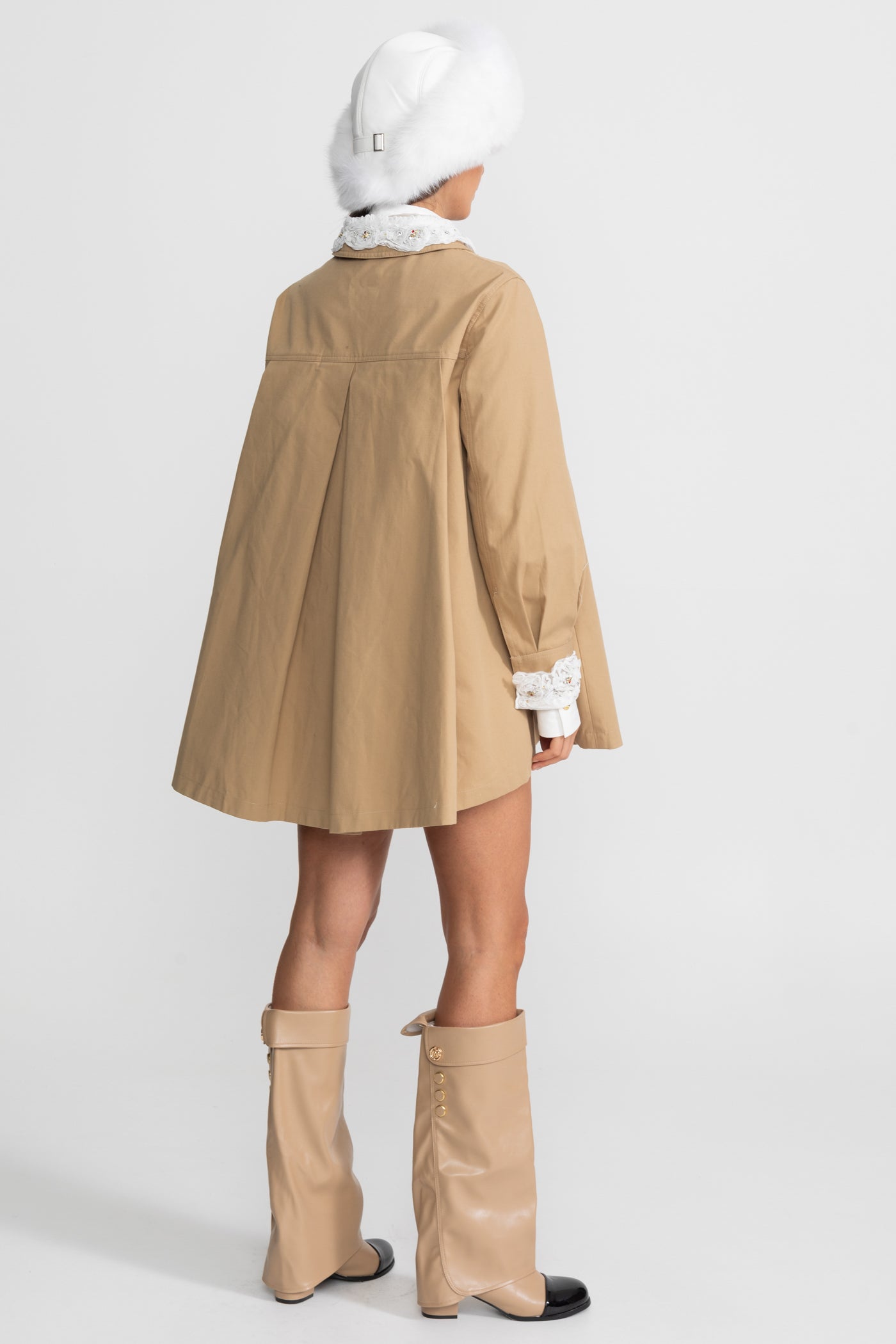 Abito Mini Trench A-Line con Colletto Ricamato – Camel