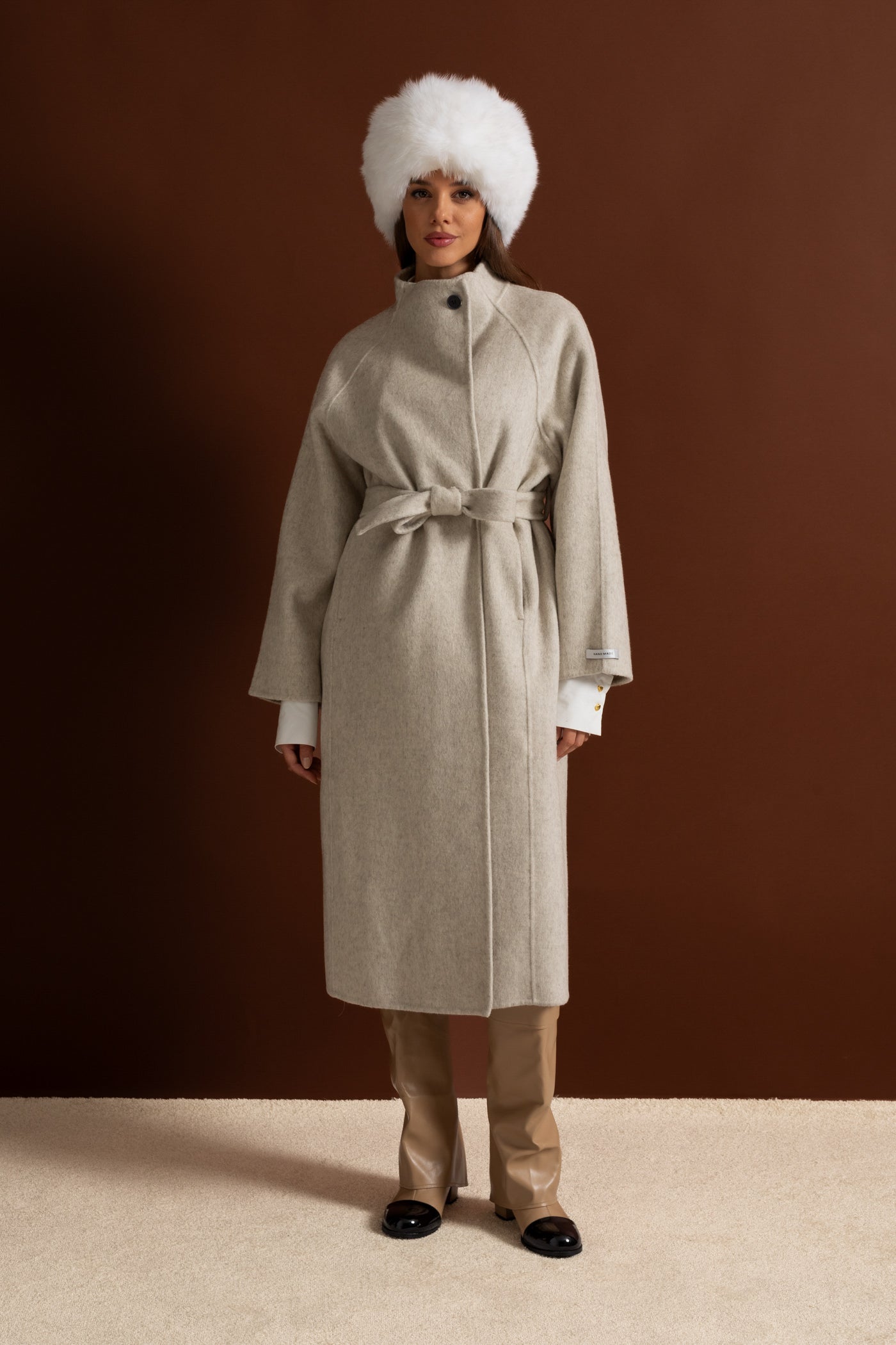 Cappotto Midi Cinturato con Collo Alto - Beige
