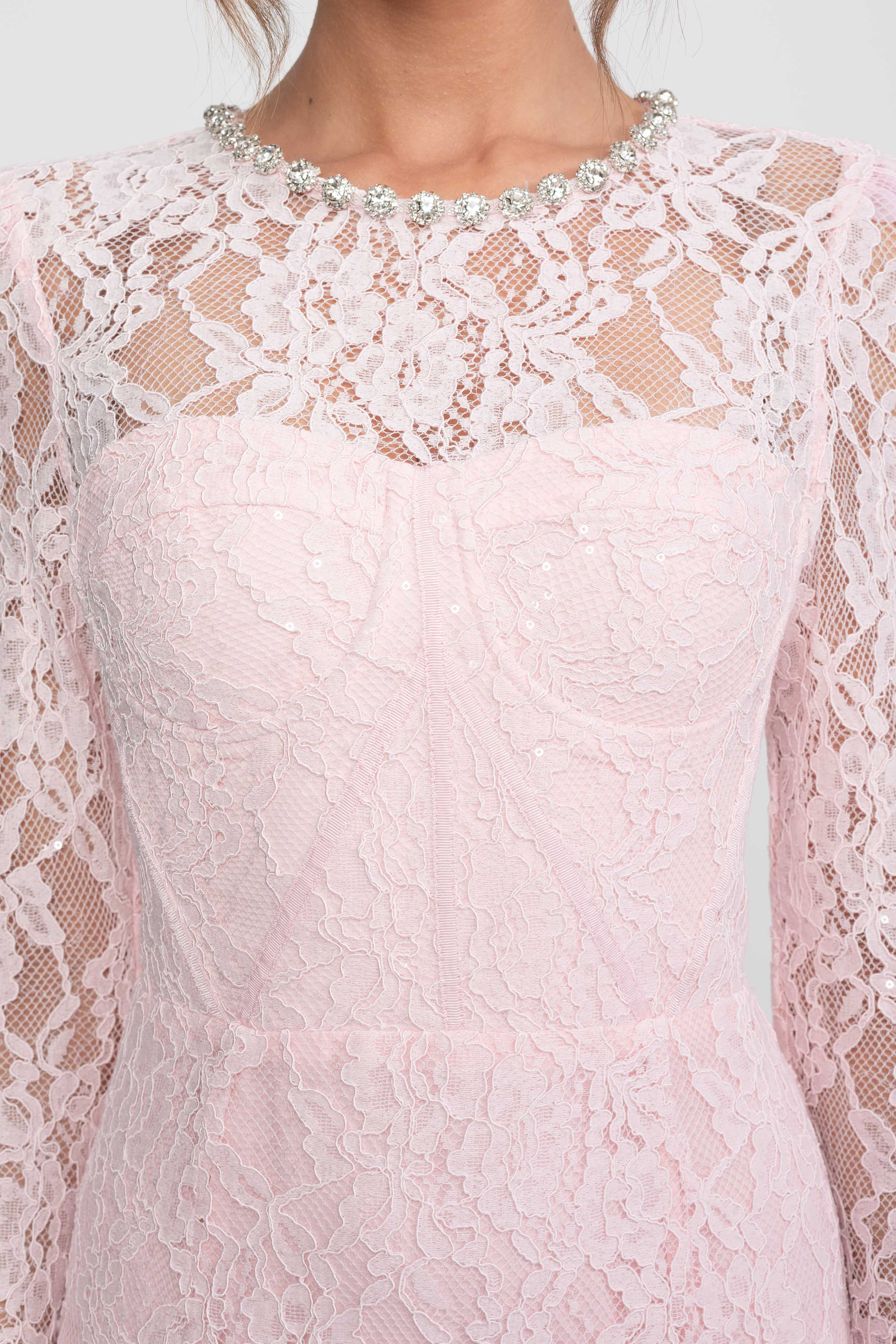 Abito Midi con Rifinitura in Pizzo e Scollo con Cristalli - Rosa