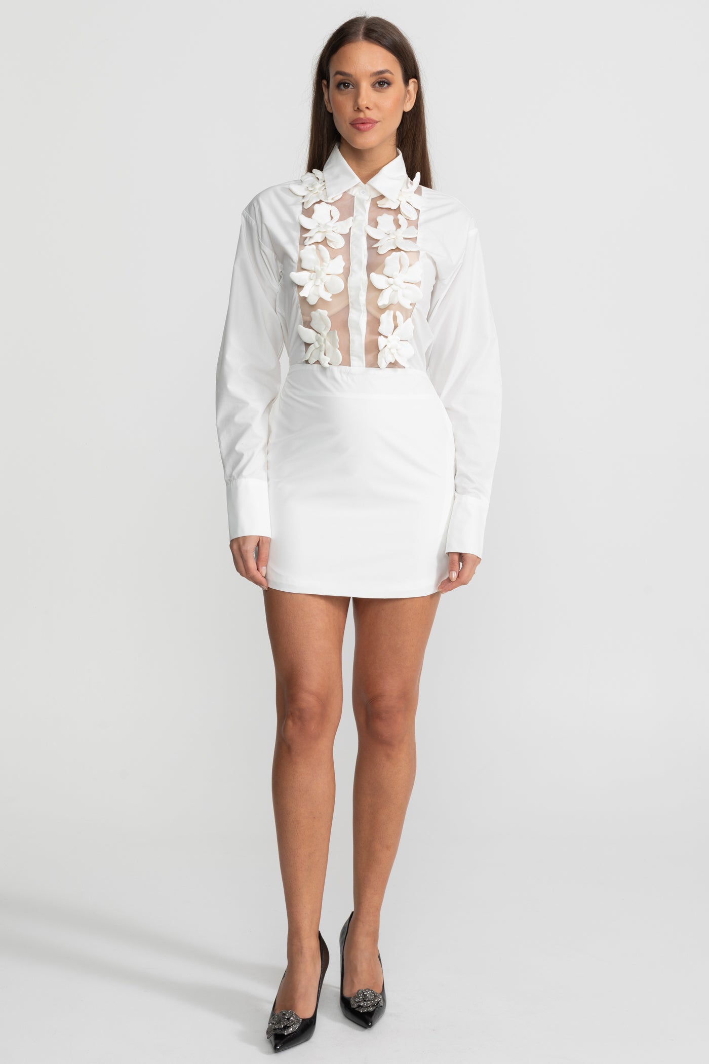 Abito Camicia Mini con Pannello Trasparente e Applicazione Floreale 3D – Bianco