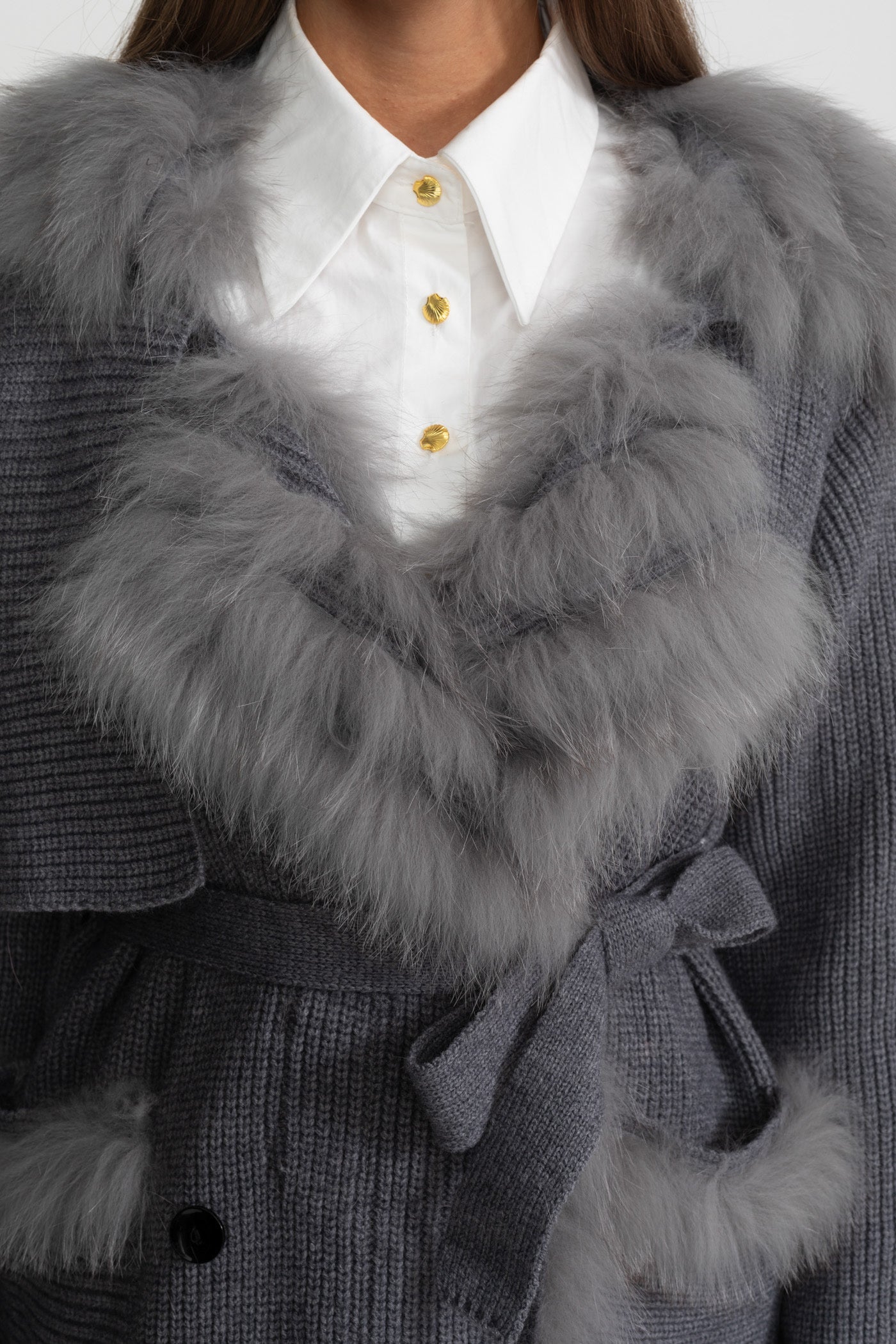 Cappotto doppiopetto in maglia di lana con rifinitura in pelliccia – Grigio