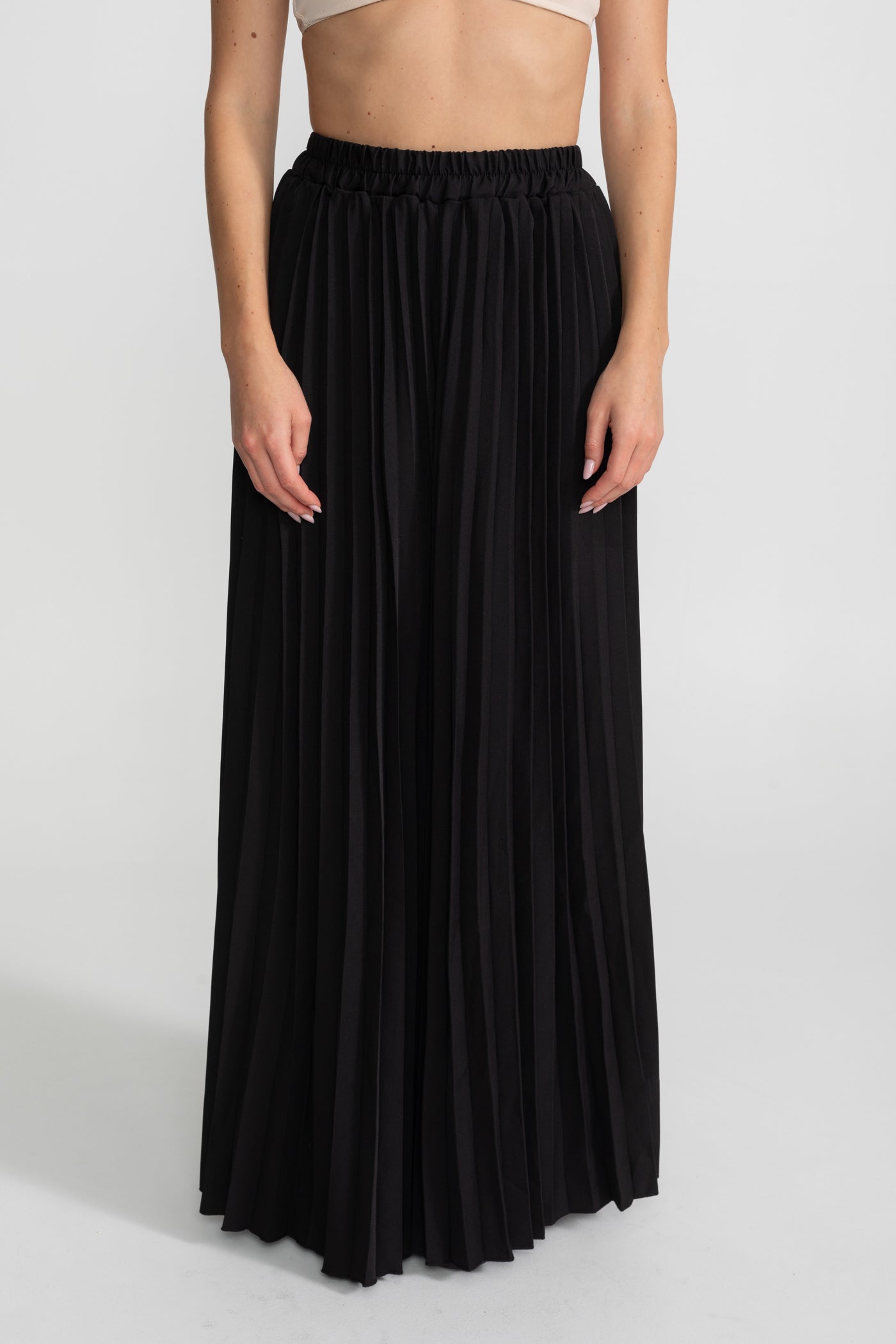 Coordinato Maxi Senza Maniche con Corpetto Sartoriale e Gonna Plissettata - Nero