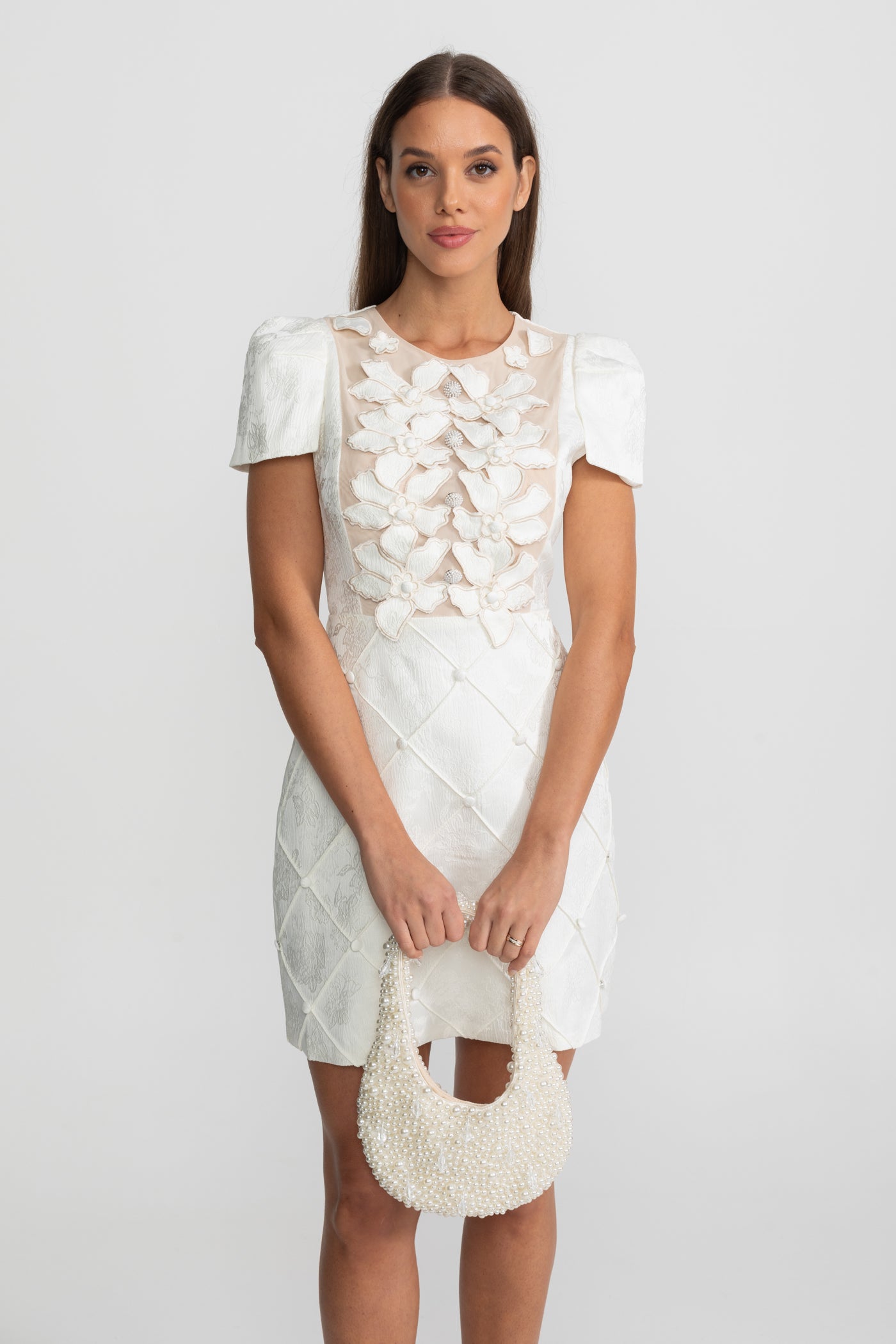 Mini abito con applicazioni floreali 3D e gonna trapuntata – Bianco