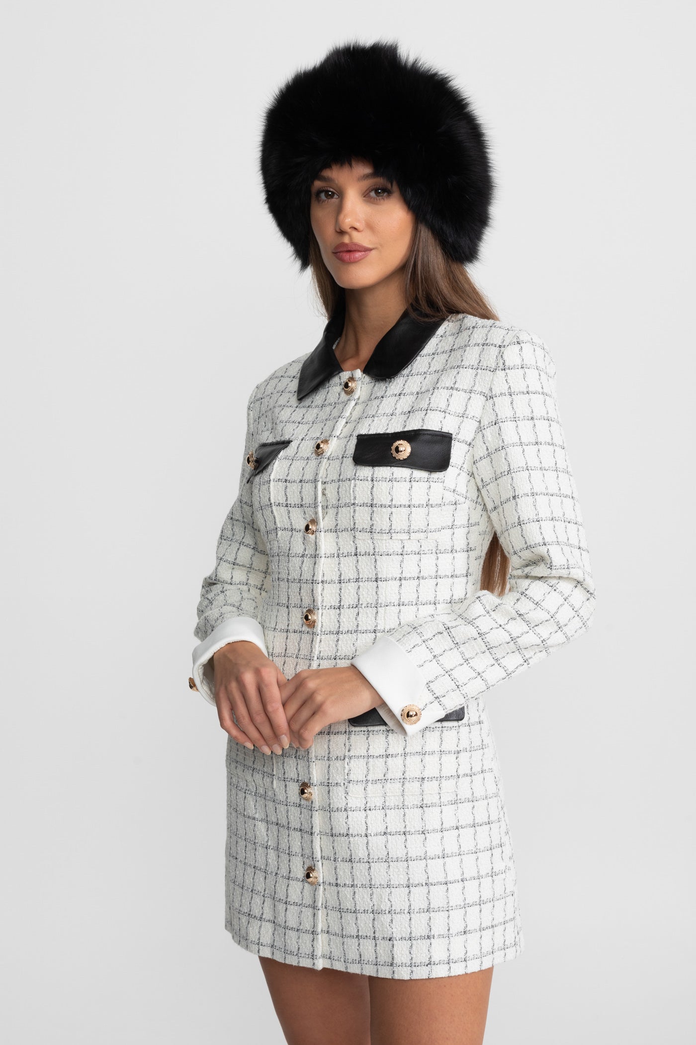 Abito Mini in Tweed a Manica Lunga con Dettagli in Pelle a Contrasto – Bianco e Nero