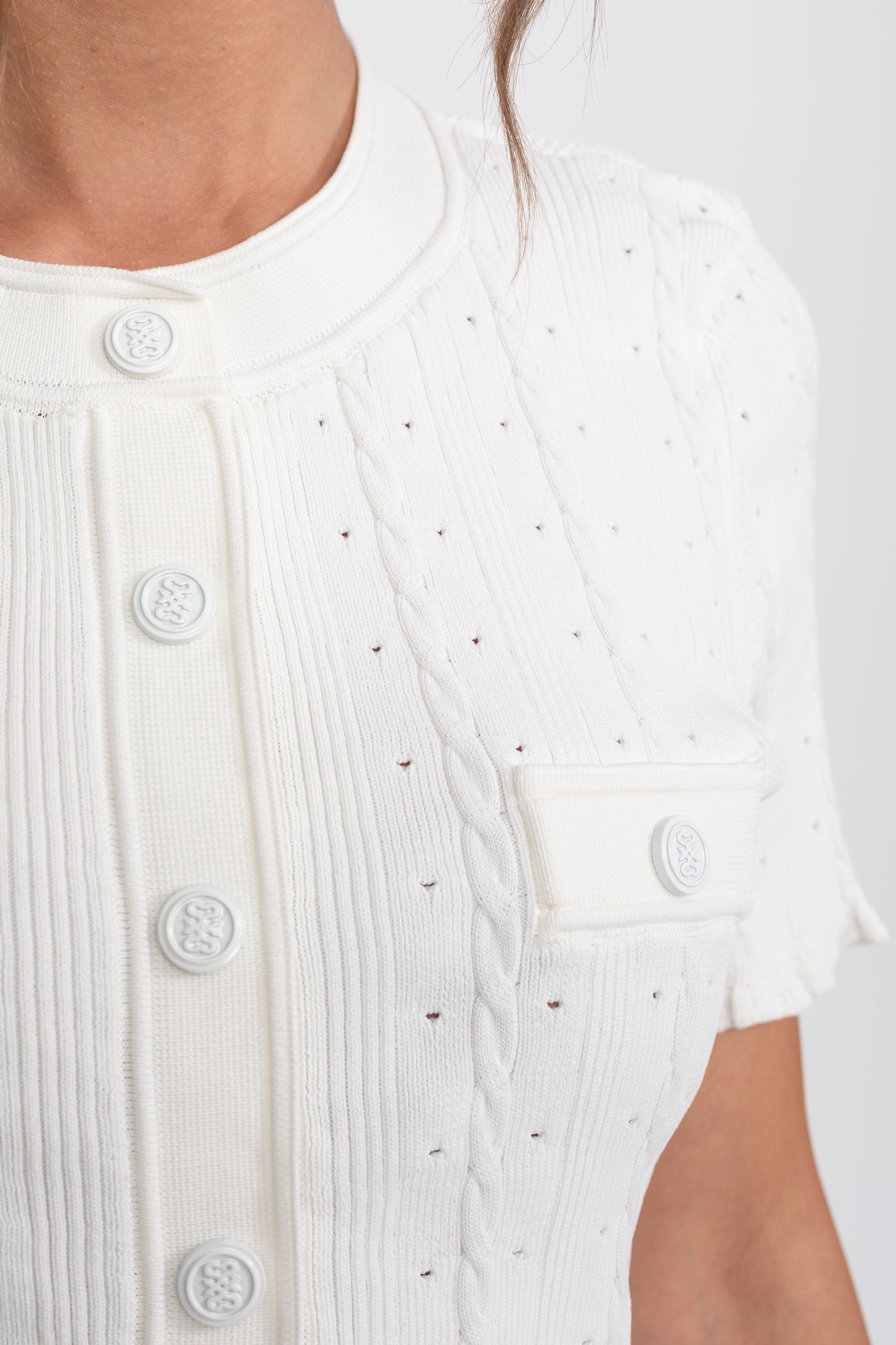 Set coordinato in maglia a coste con cardigan frontale abbottonato e gonna maxi abbinata - Bianco