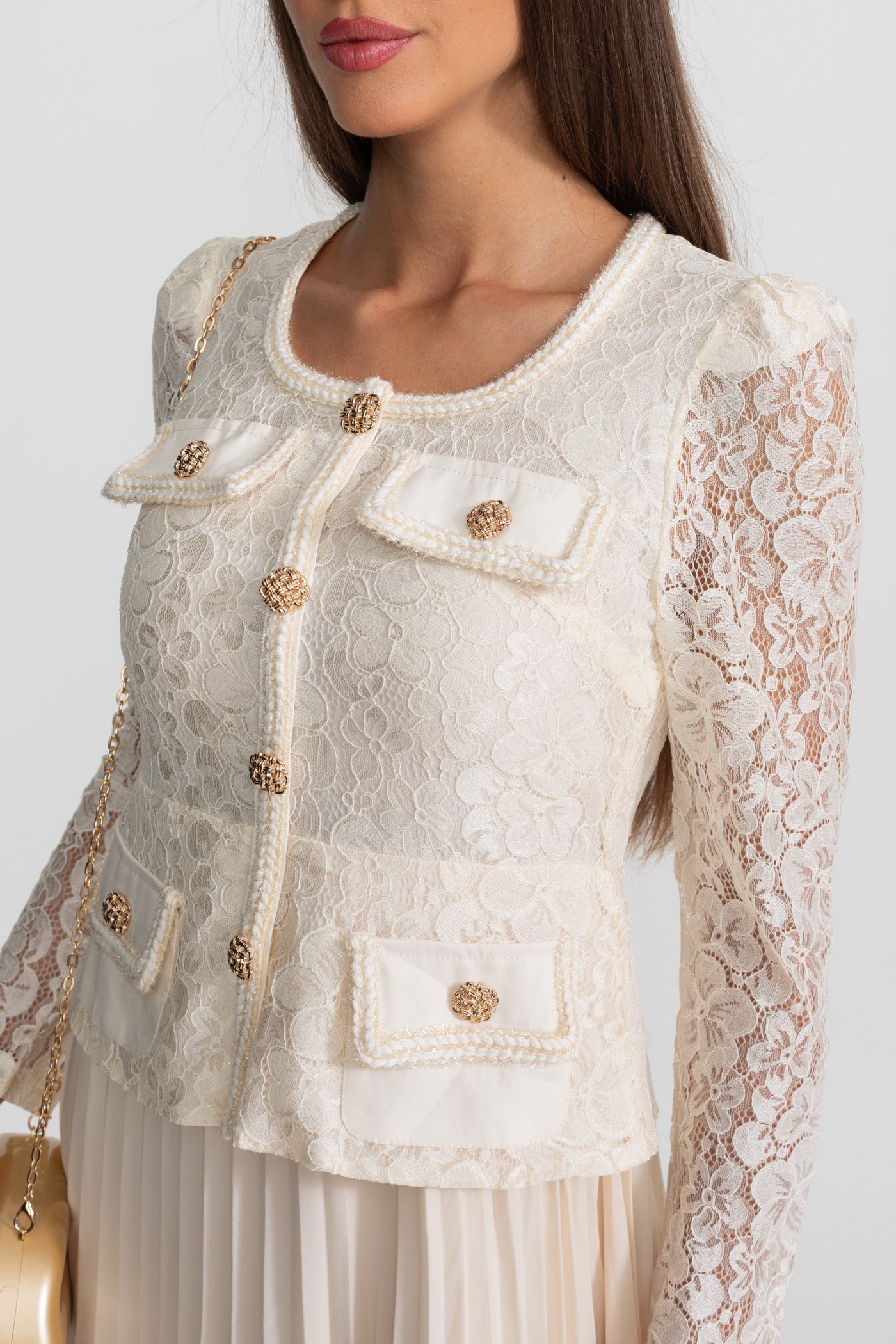 Abito Midi in Pizzo e Plissé con Dettagli di Bottoni Dorati - Ivoire