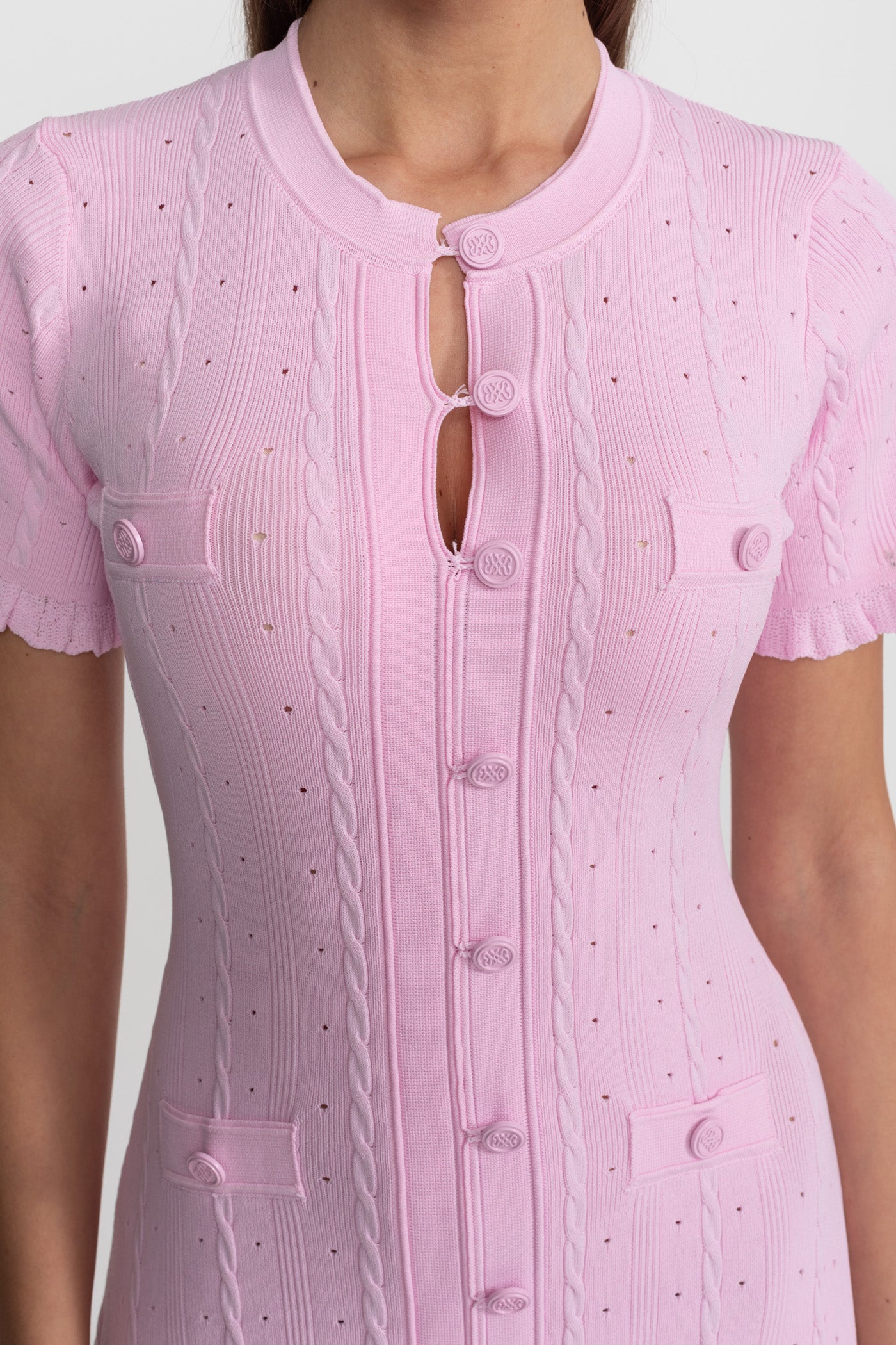 Abito Midi in Maglia con Bottoni sul Davanti e Maniche Smerlate – Rosa
