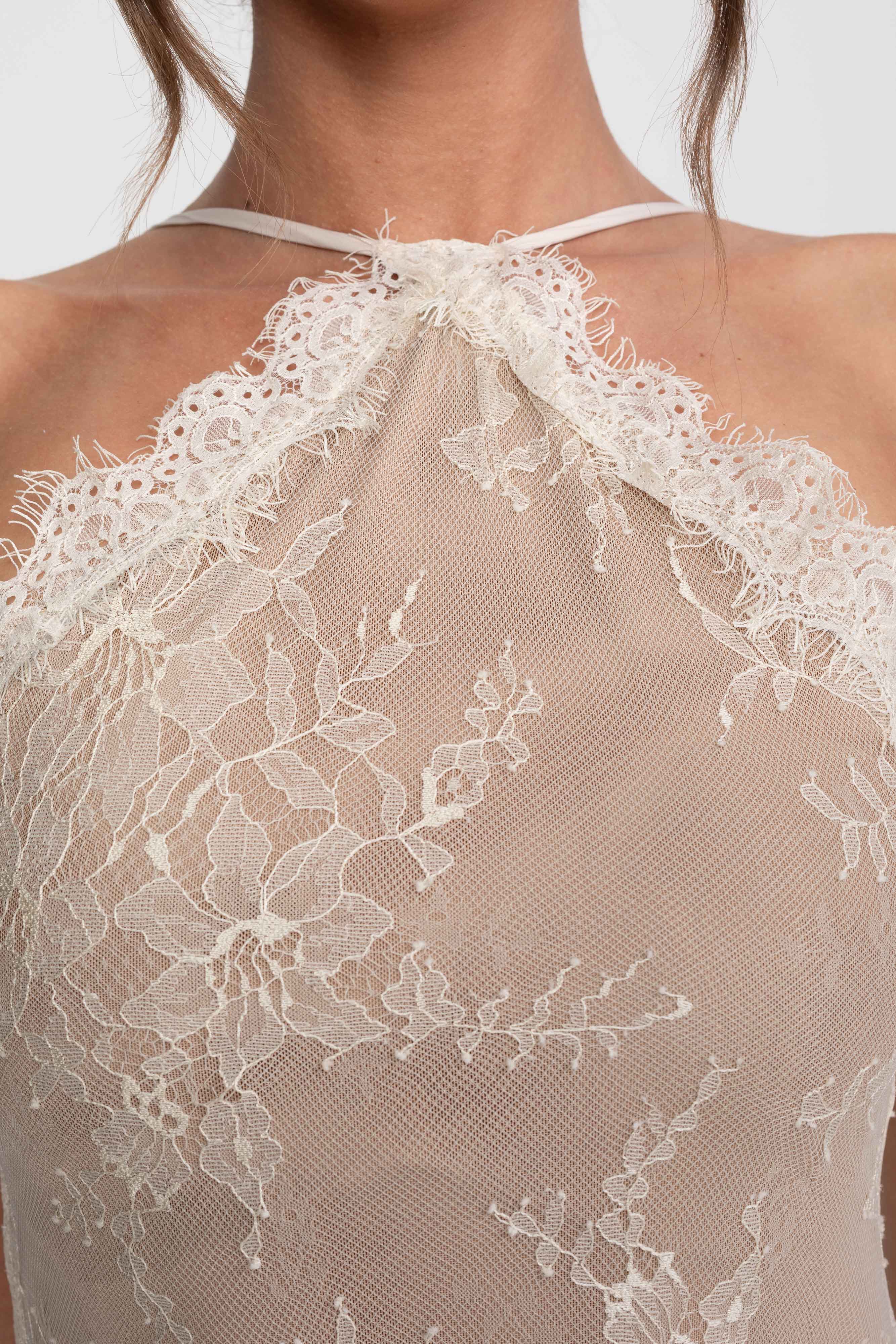 Abito maxi senza maniche con scollo halter in pizzo e gonna plissettata - Cream