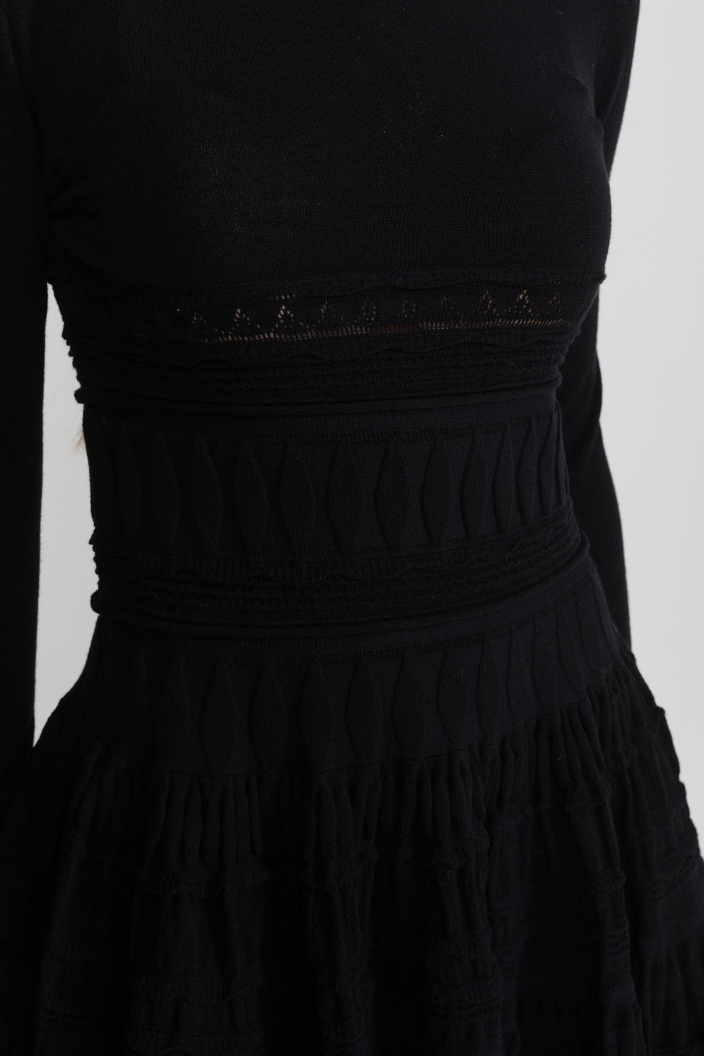 Abito Mini in Maglia Testurizzata con Gonna Svasata - Nero