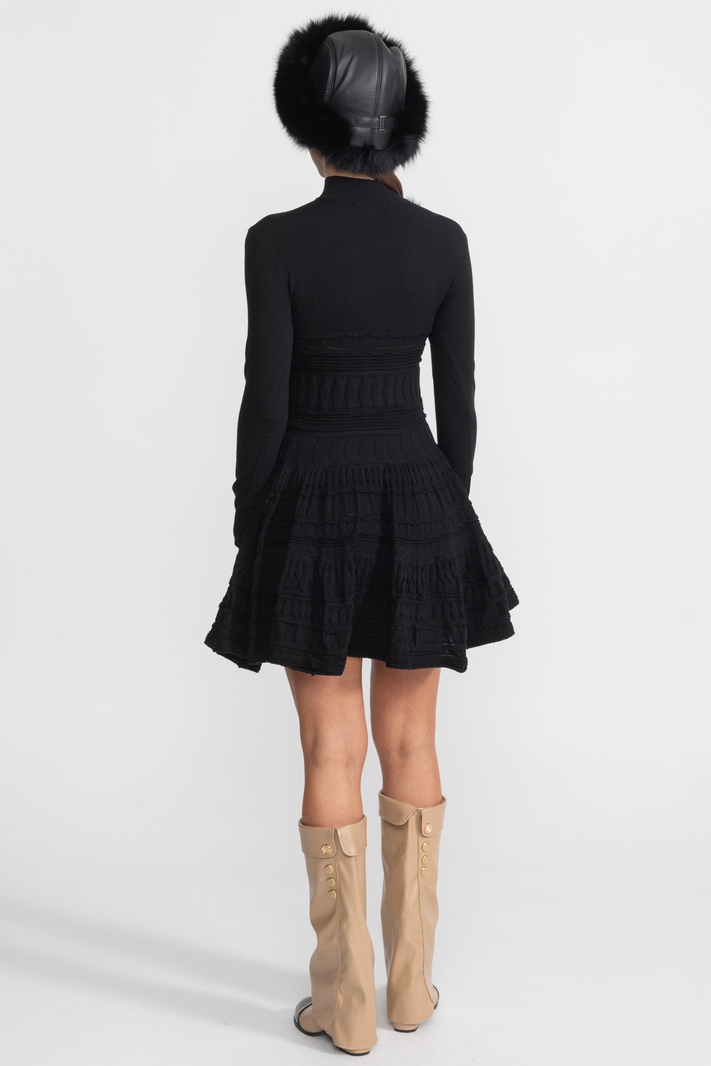 Abito Mini in Maglia Testurizzata con Gonna Svasata - Nero