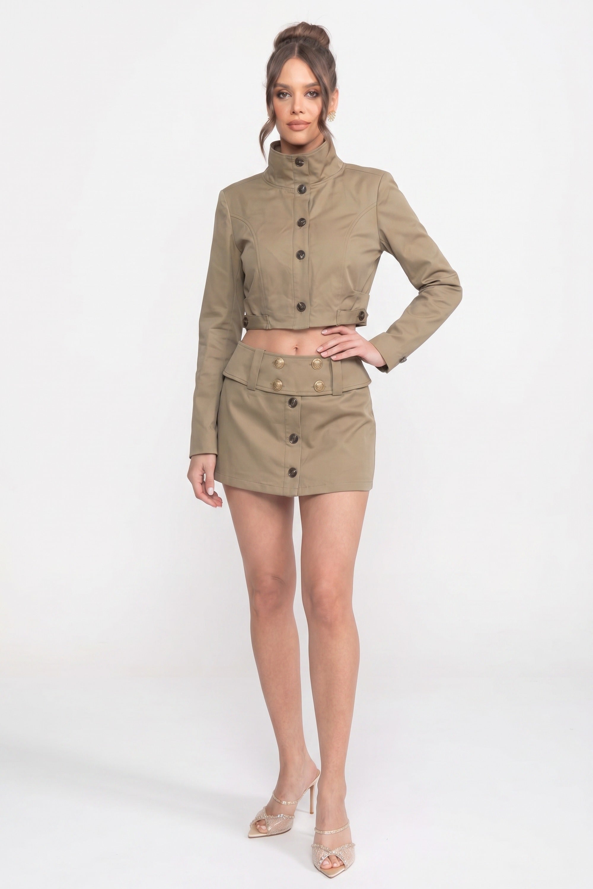 Completo coordinato con giacca cropped doppiopetto e minigonna - Khaki
