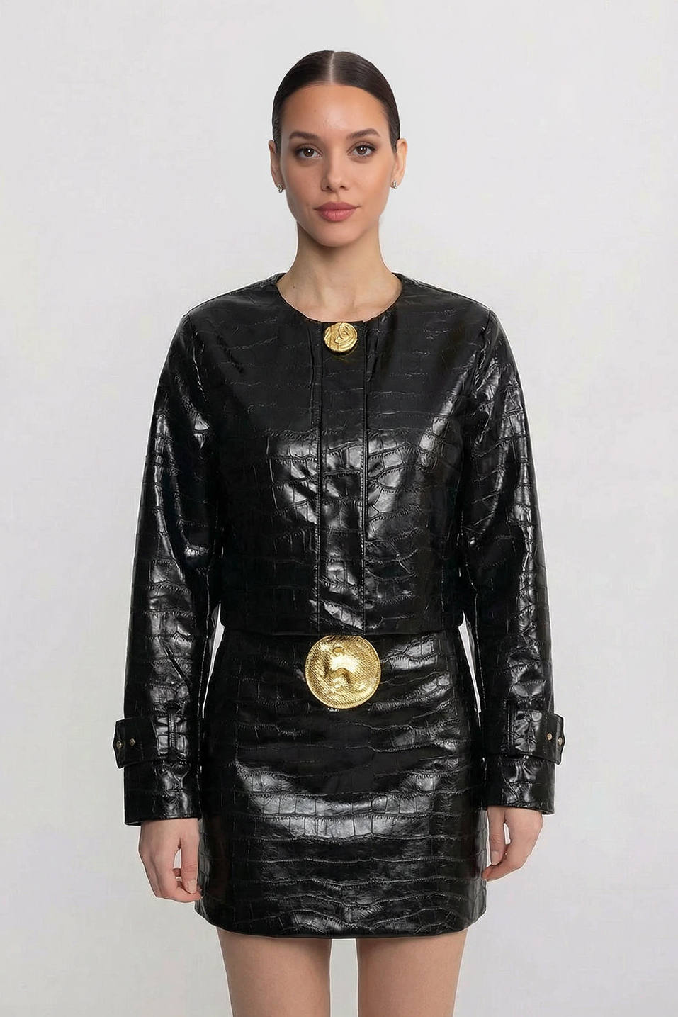 Giacca Corta Effetto Coccodrillo con Chiusura a Bottone Oro - Nero
