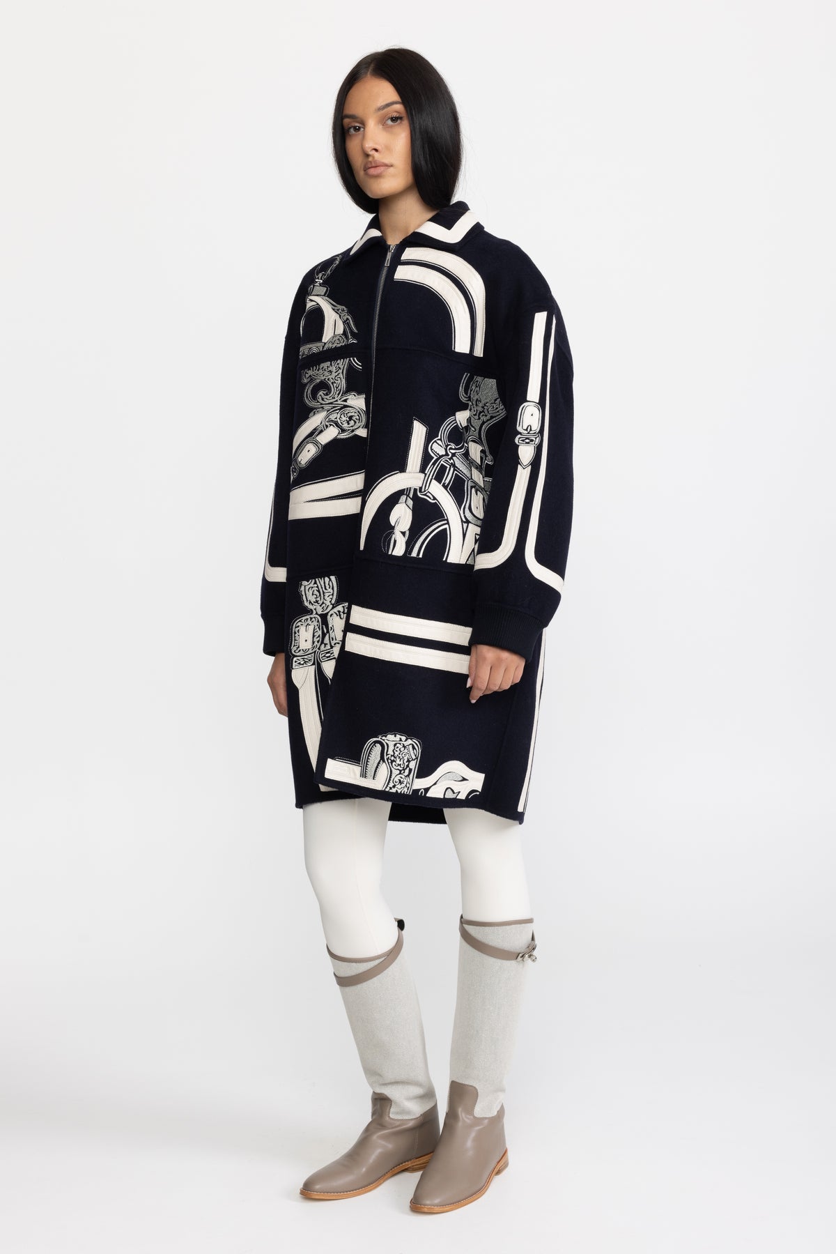 Cappotto con zip in lana ricamata con applicazione equestre - Blu navy 