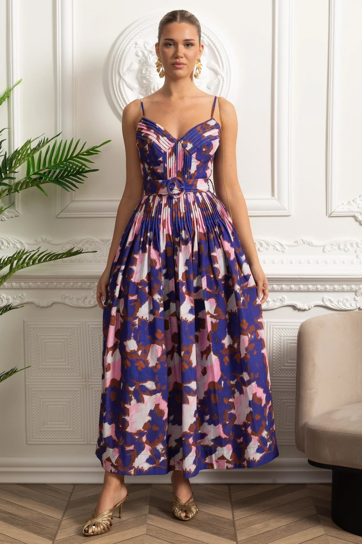 Abito midi con busto plissettato, cintura e spalline sottili - Viola 