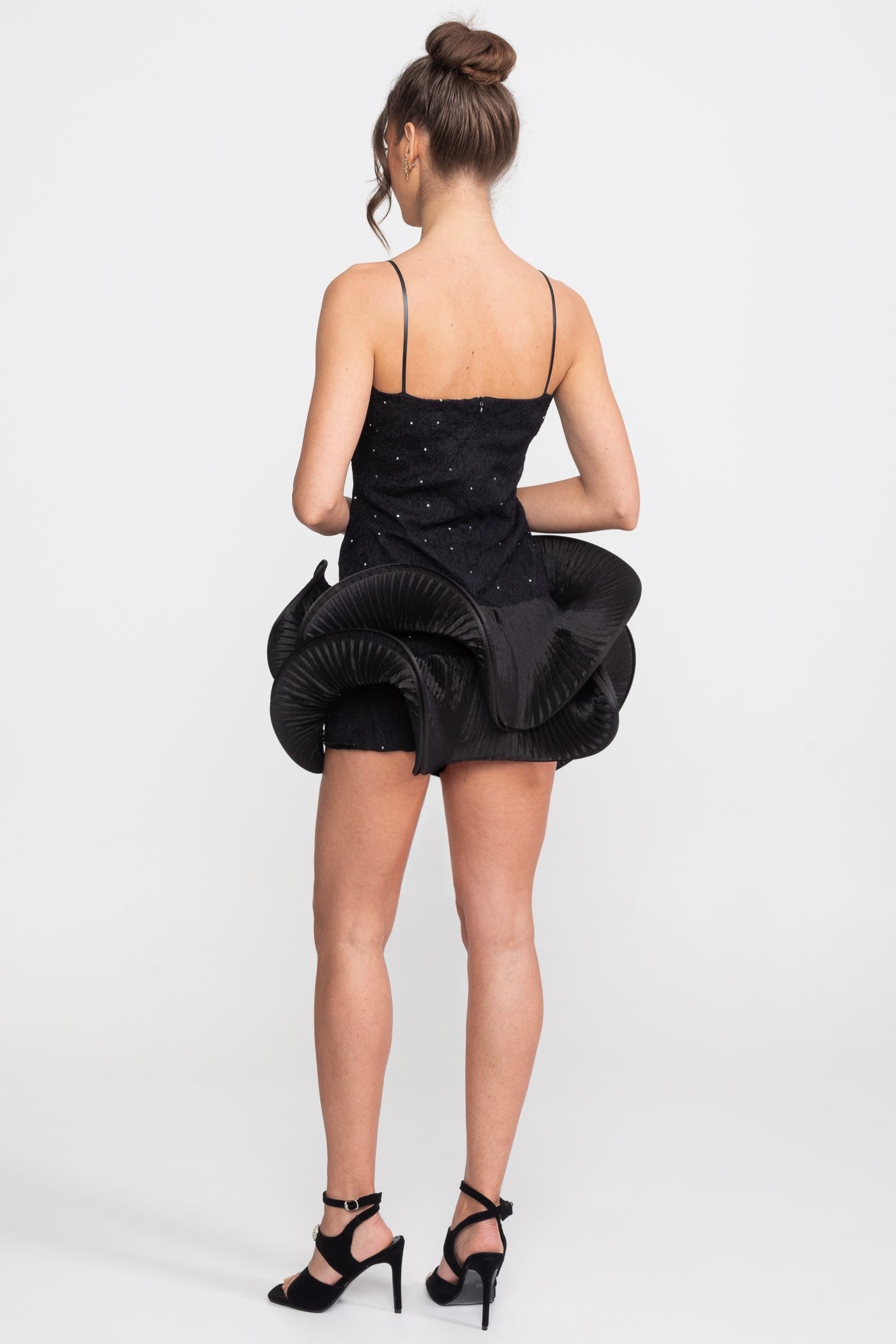 Mini abito babydoll con decorazioni scintillanti e gonna peplum con ruches - Nero 