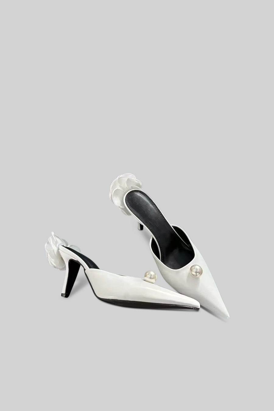 Sandali in raso con dettagli di perle e fiori - Bianco 