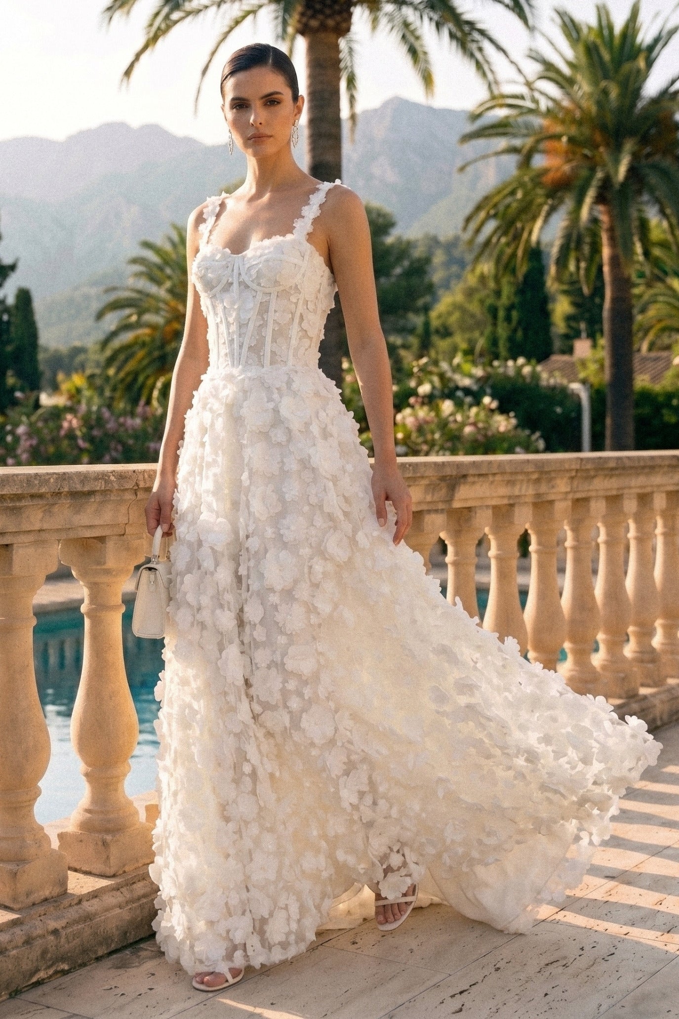 Abito Maxi con Applicazioni Floreali e Corpino Corsetto - Bianco 