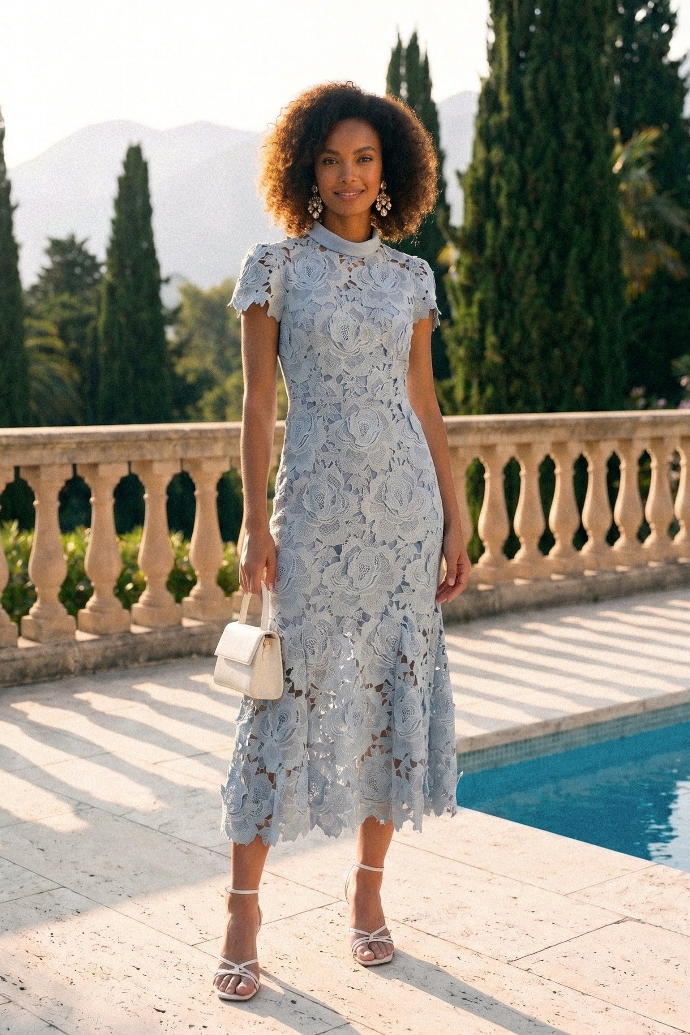 Abito in pizzo con motivo floreale, collo alto e gonna midi - Blue 