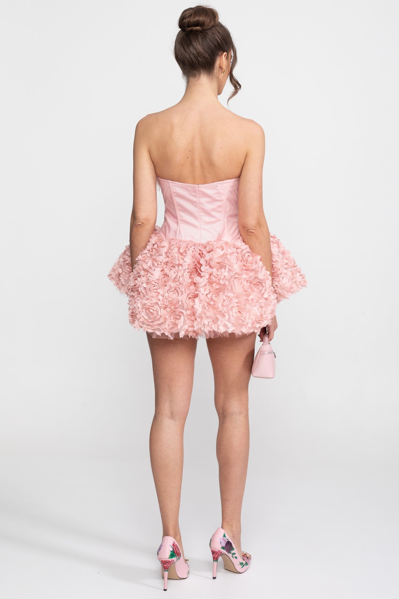 Mini abito corsetto senza spalline con gonna applicata di rose 3D - Rosa 
