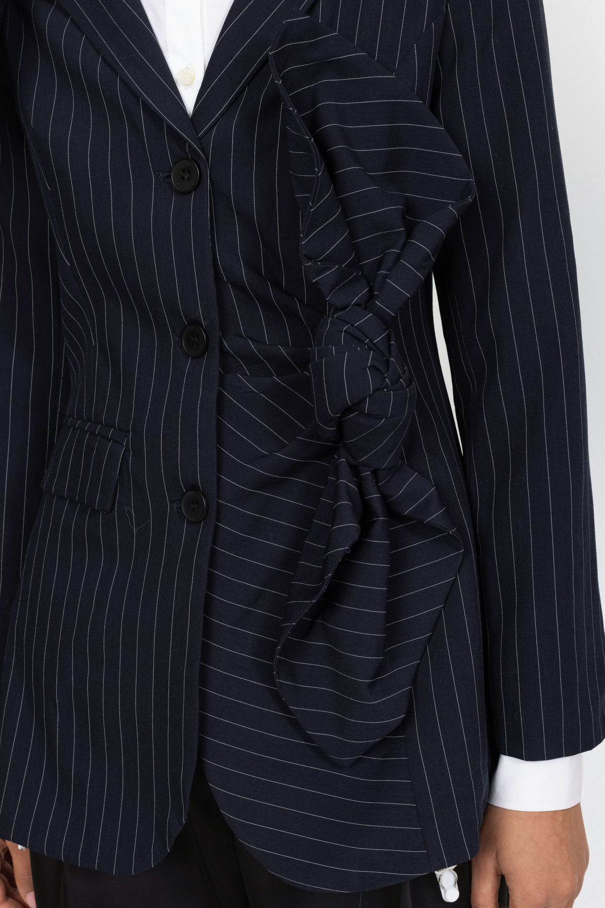 Blazer con fiocco annodato gessato - Navy 