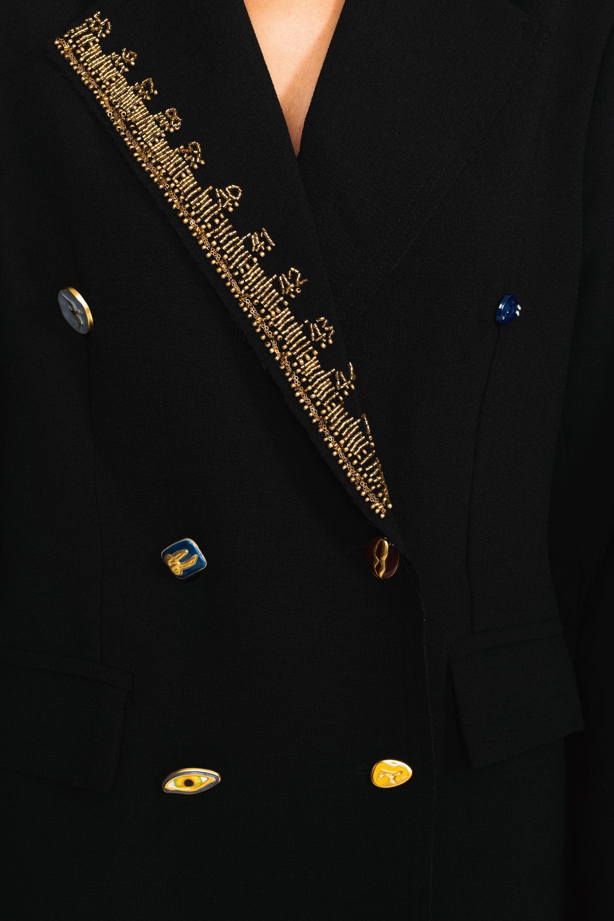 Cappotto lungo doppiopetto con rever decorato - Nero 