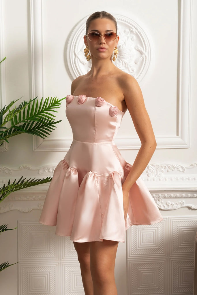 Abito Mini in Satin con Corsetto Senza Spalline e Dettagli 3D a Rosetta - Rosa 