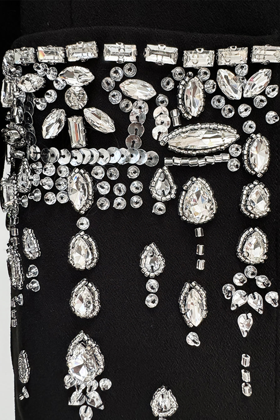 Abito lungo a silhouette con revers e dettagli in cristallo - Nero 