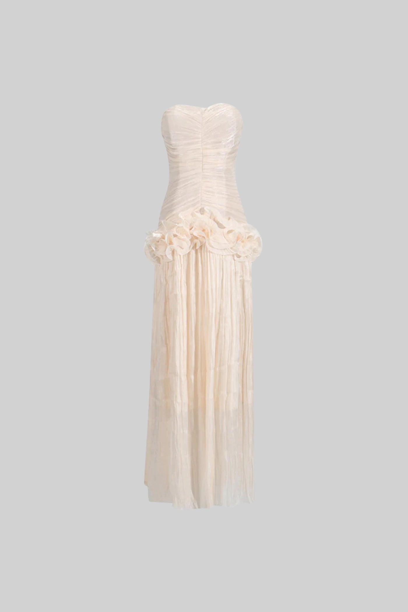 Elegant Ruched Gown With Fitted Bodice And Ruffled Waistline - Ivoire