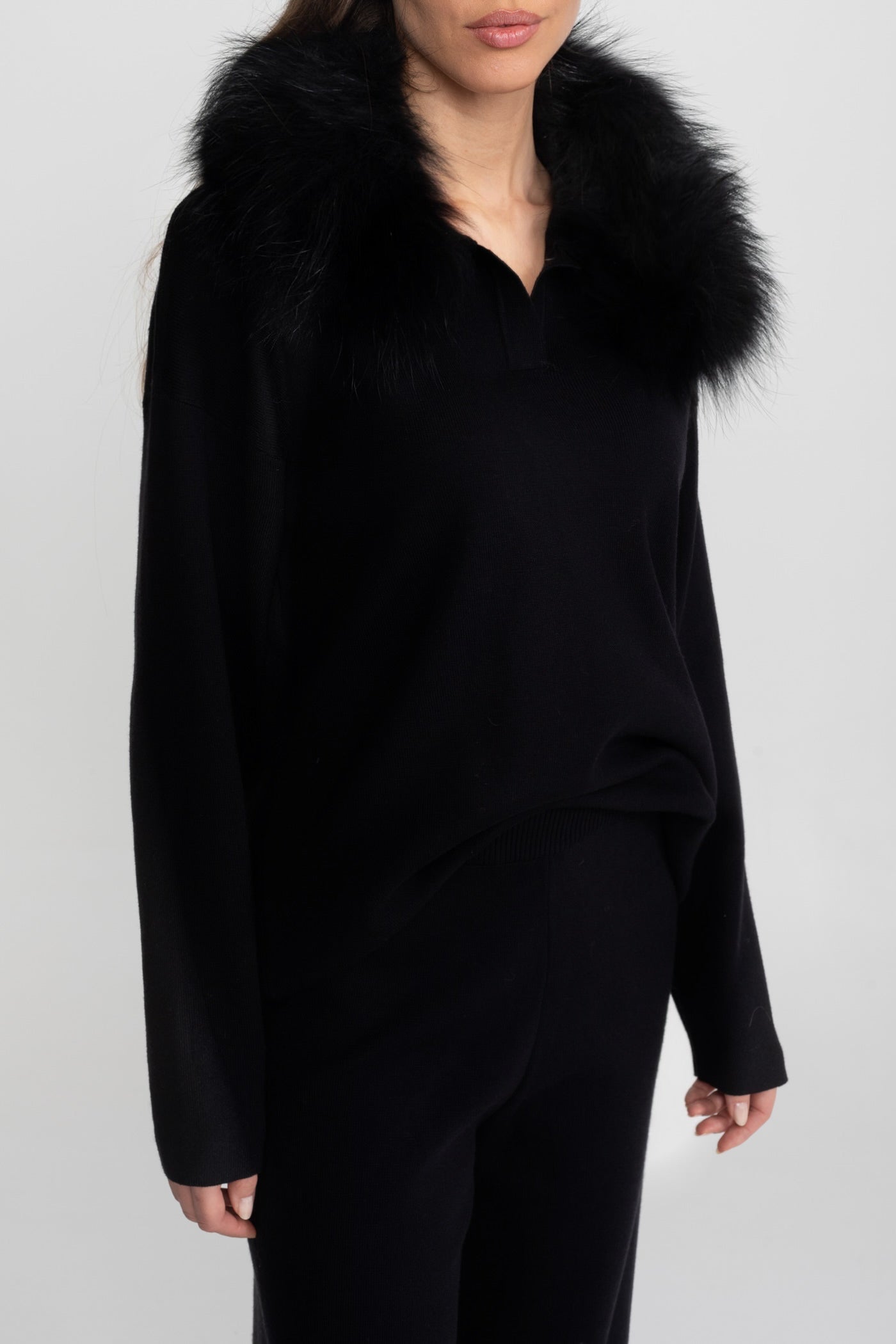 Completo coordinato Knit Lounge con colletto in pelliccia di volpe – Nero 