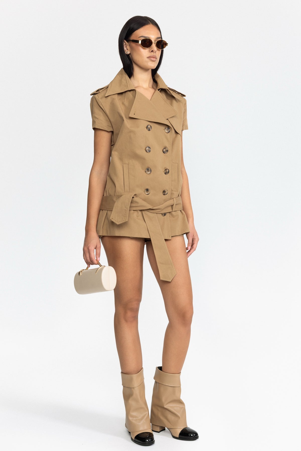 Set con trench top con cintura e mini shorts - kaki 