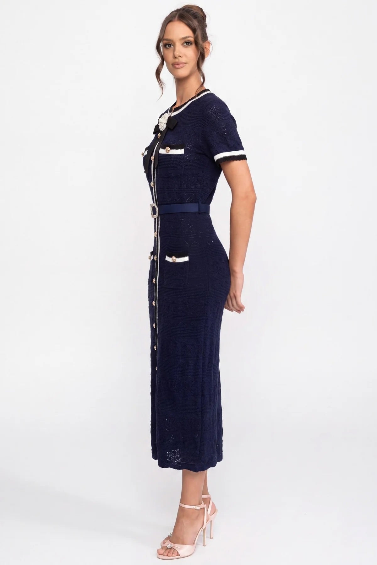 Abito Midi in Maglia con Profilo Bianco e Cintura con Fibbia Oro - Navy 
