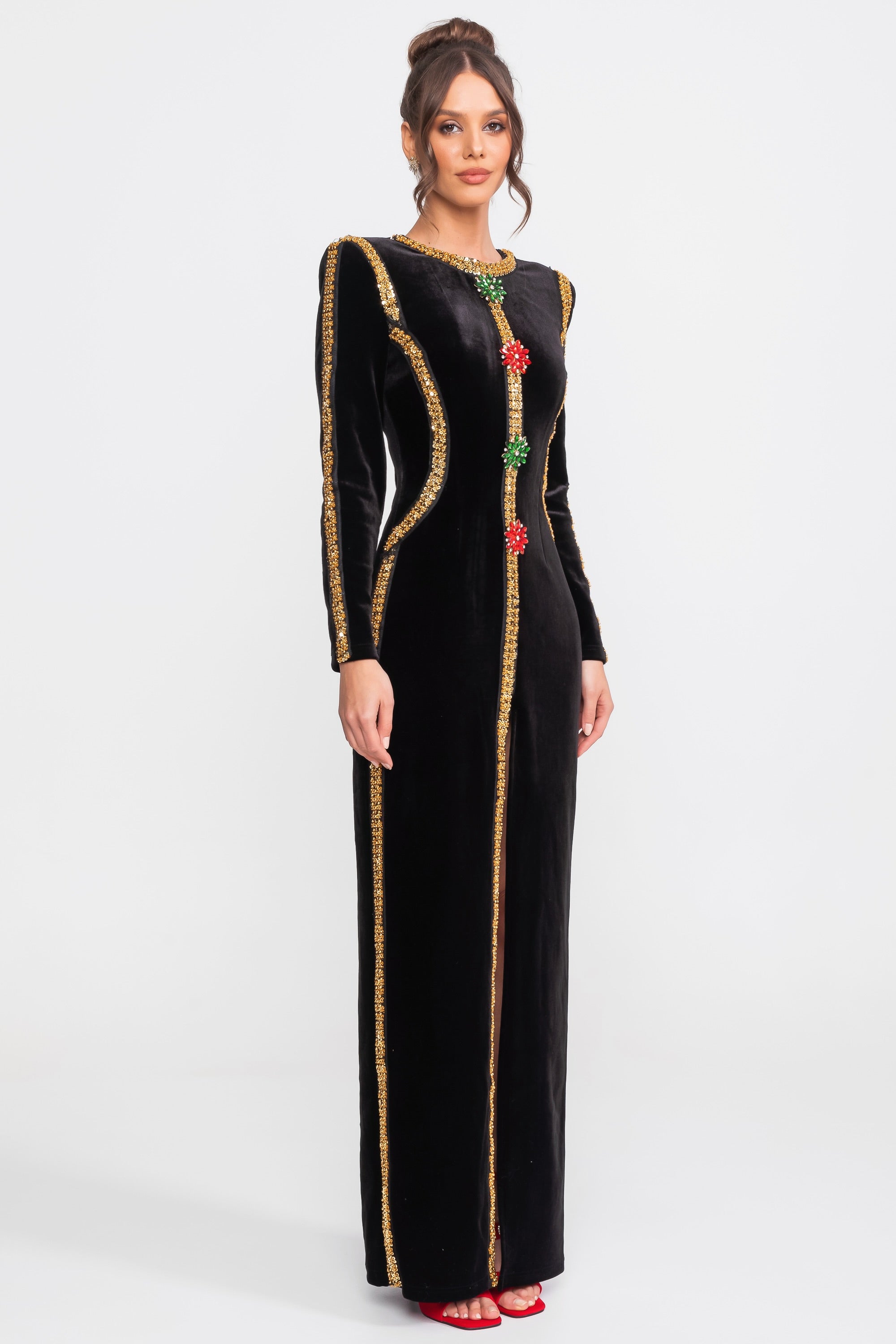 Abito Maxi in velluto con rifiniture in paillettes dorate e dettaglio con spilla gioiello in cristallo - Nero 