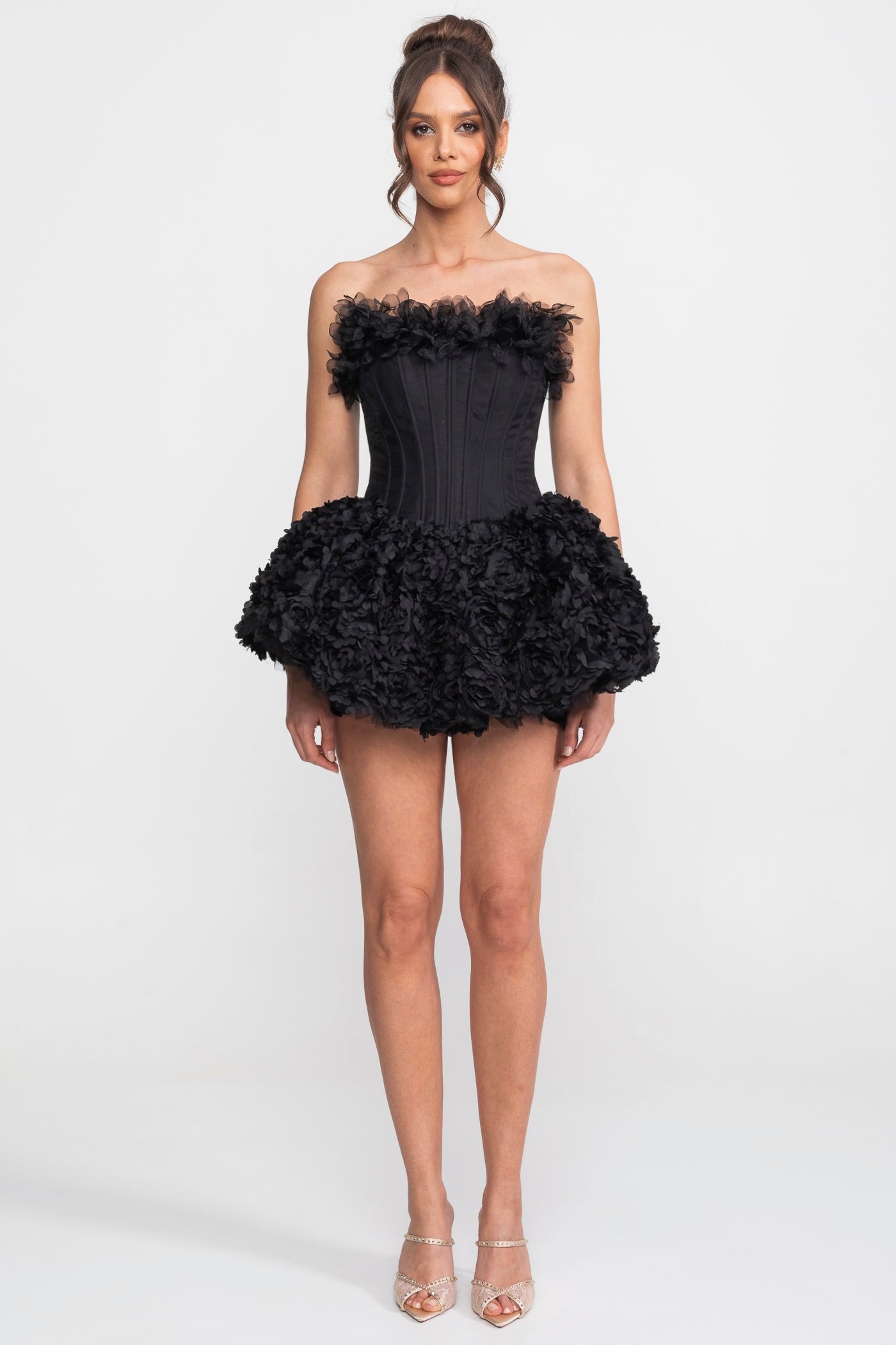Mini abito corsetto senza spalline con gonna in appliqué di rose 3D - Nero 