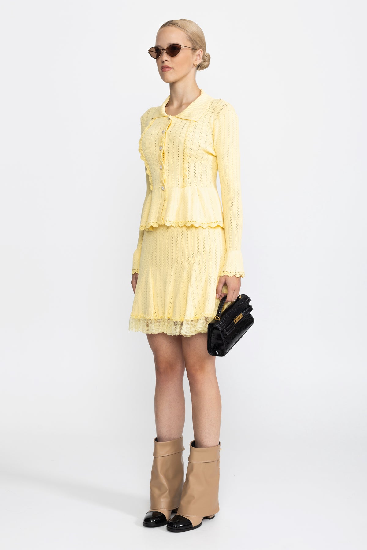Set coordinato con cardigan peplo in maglia pointelle e gonna con orlo in pizzo - Giallo 