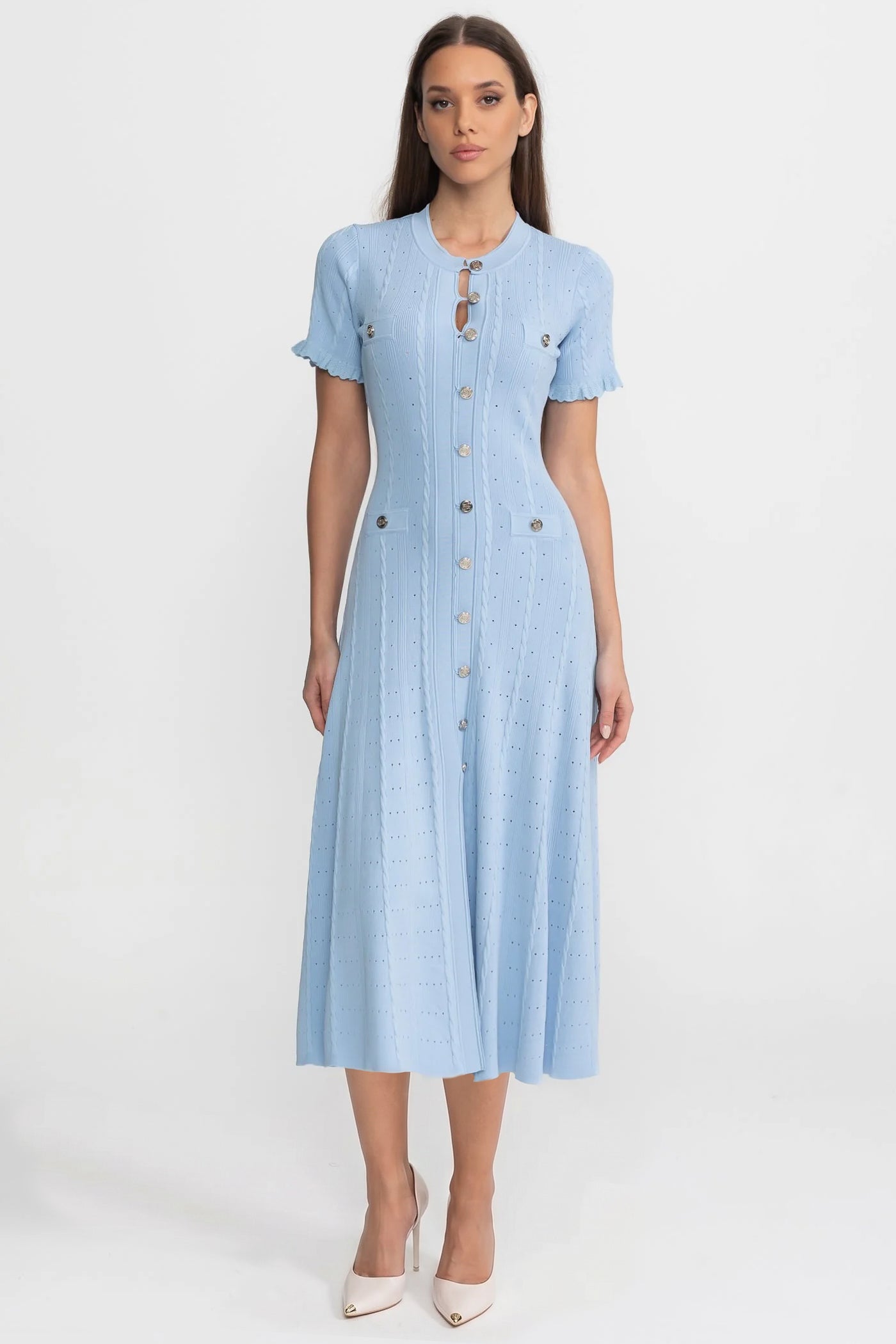 Abito Midi in Maglia con Bottoni sul Davanti e Maniche Smerlate – Baby Blue 