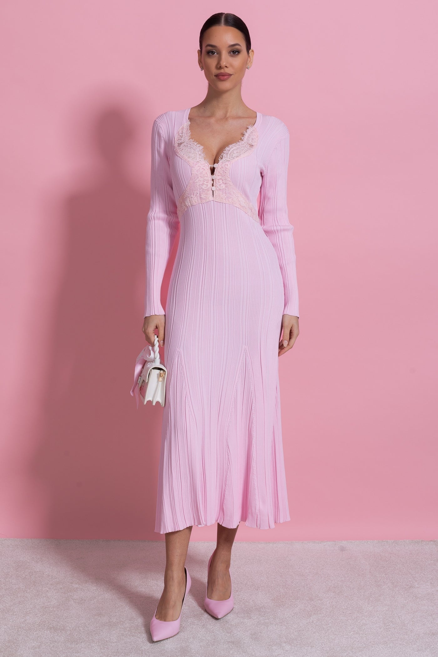 Abito Midi a Maniche Lunghe a Costine con Scollo a V Rifinito in Pizzo - Baby Pink 