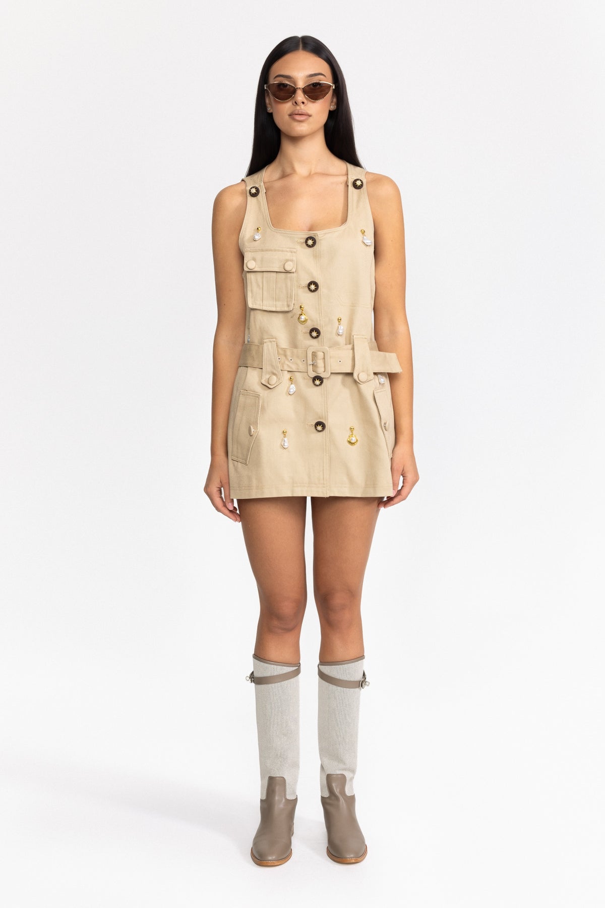Mini abito utility in cotone con charm di perla - kaki 