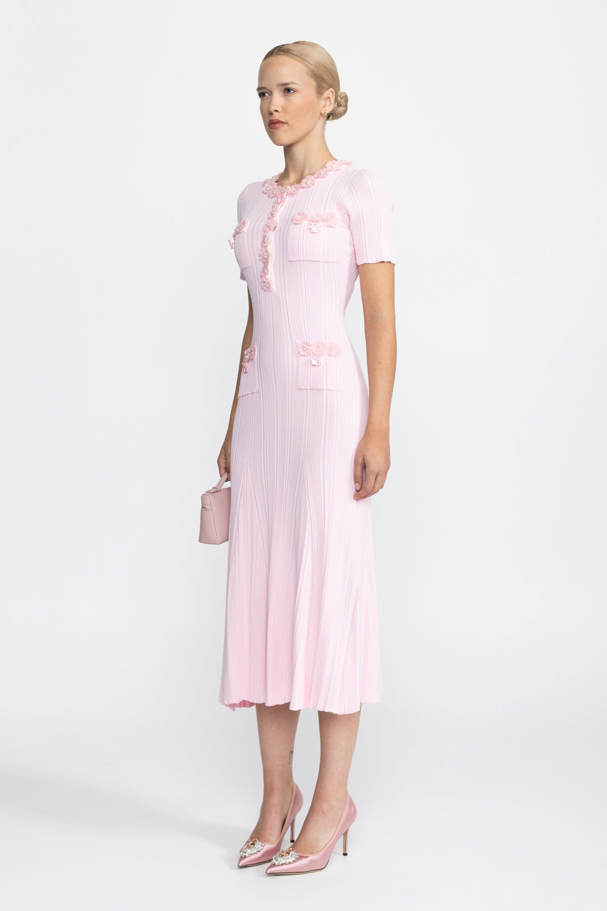 Abito midi in maglia a coste con applicazione floreale - Rosa 
