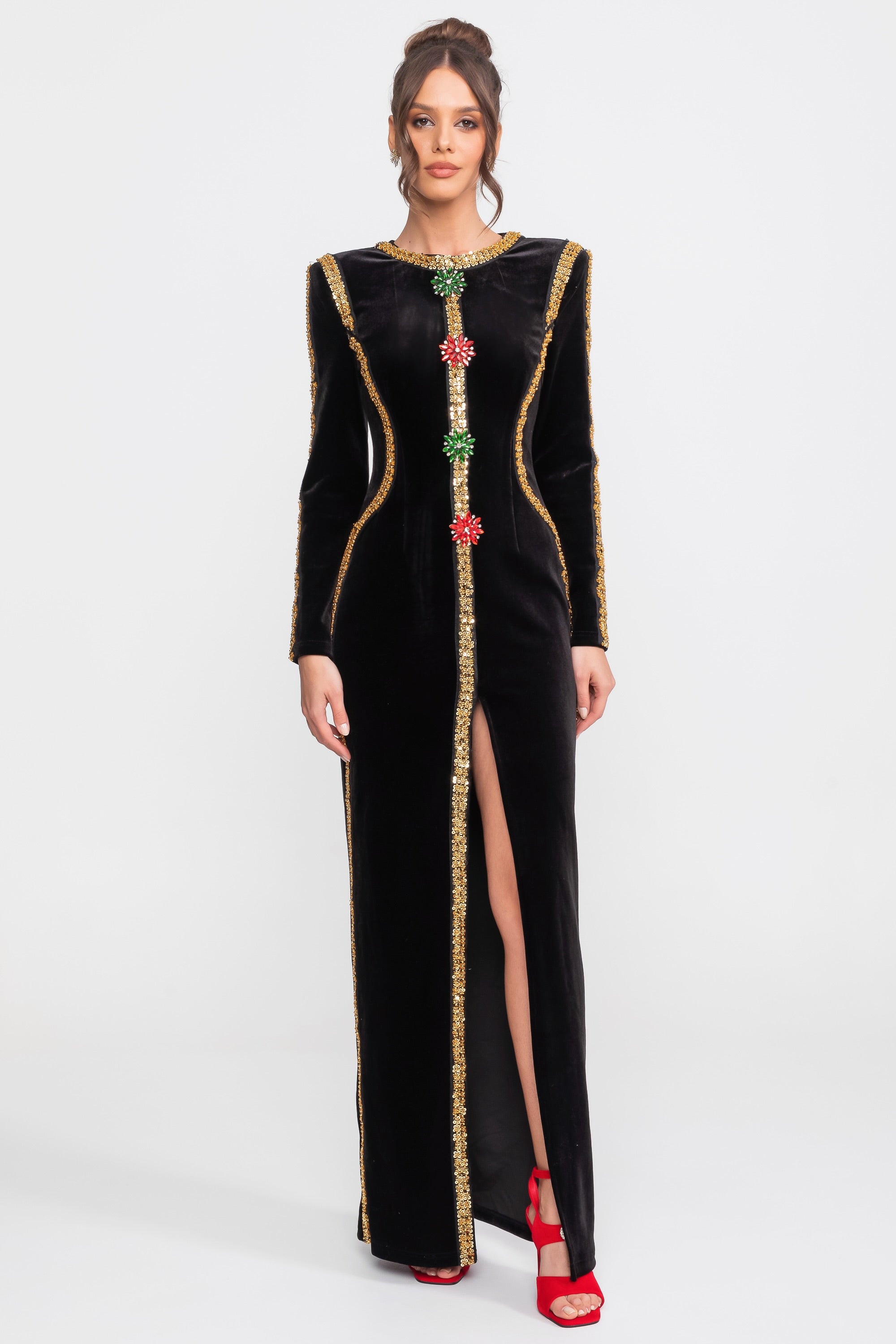Abito Maxi in velluto con rifiniture in paillettes dorate e dettaglio con spilla gioiello in cristallo - Nero 