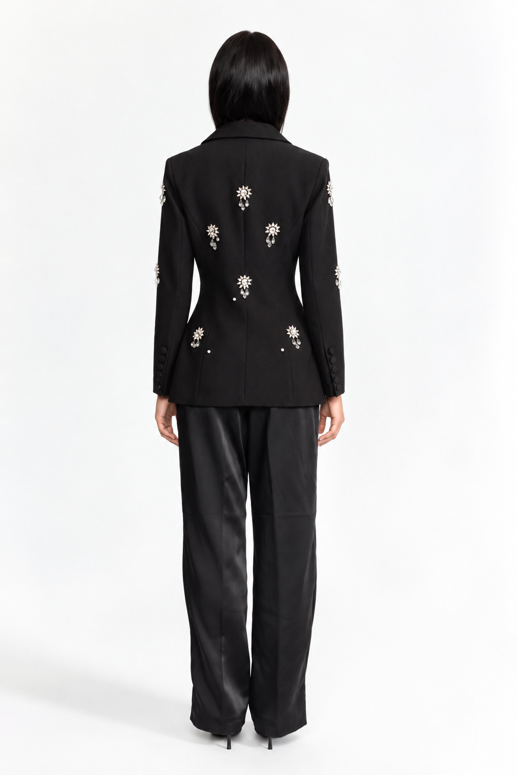 Blazer doppiopetto nero con spilla gioiello in cristallo 