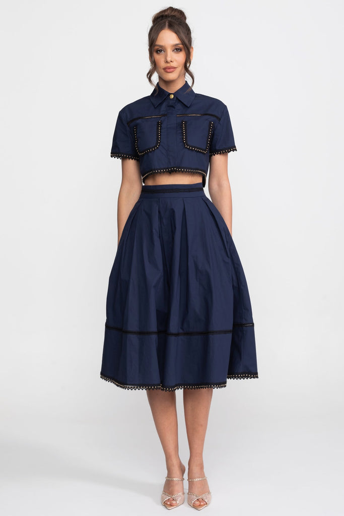 Coordinato con camicia cropped e gonna midi con rifiniture in broderie - Navy 