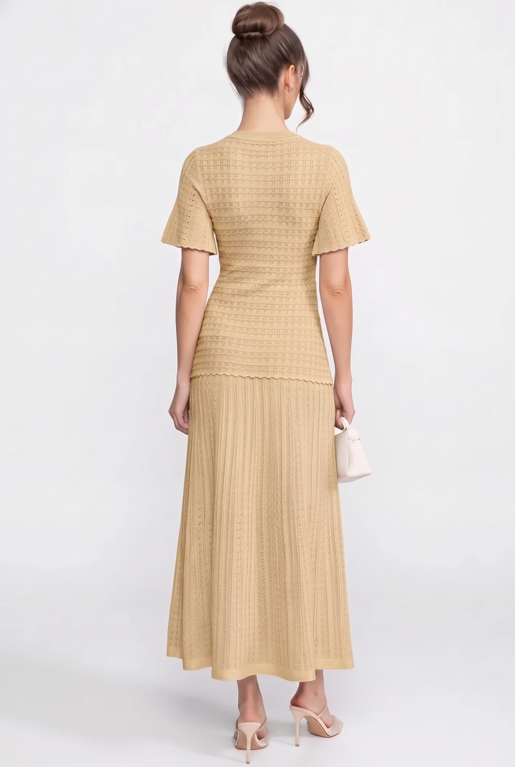 Abito midi a maniche corte con texture in maglia shimmer - Beige 