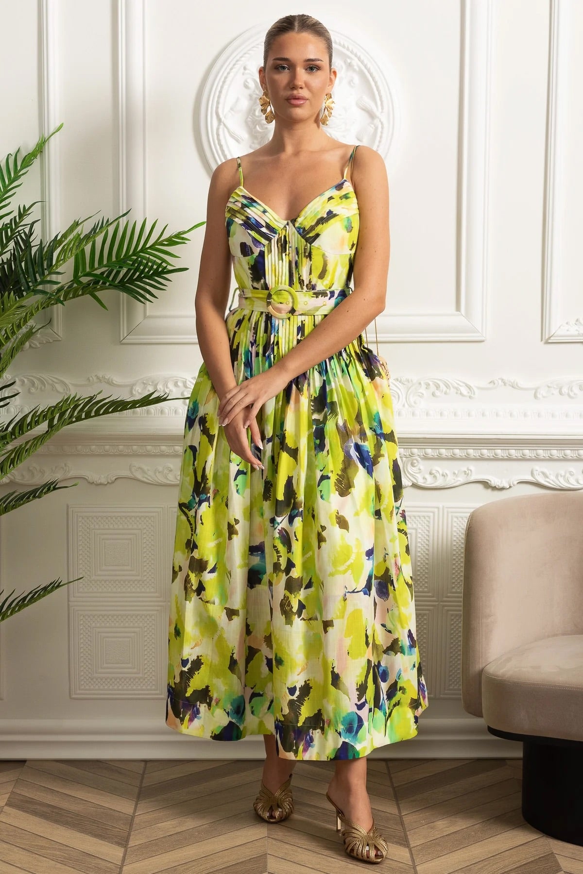 Abito midi con busto plissettato, cintura e spalline sottili - Giallo 