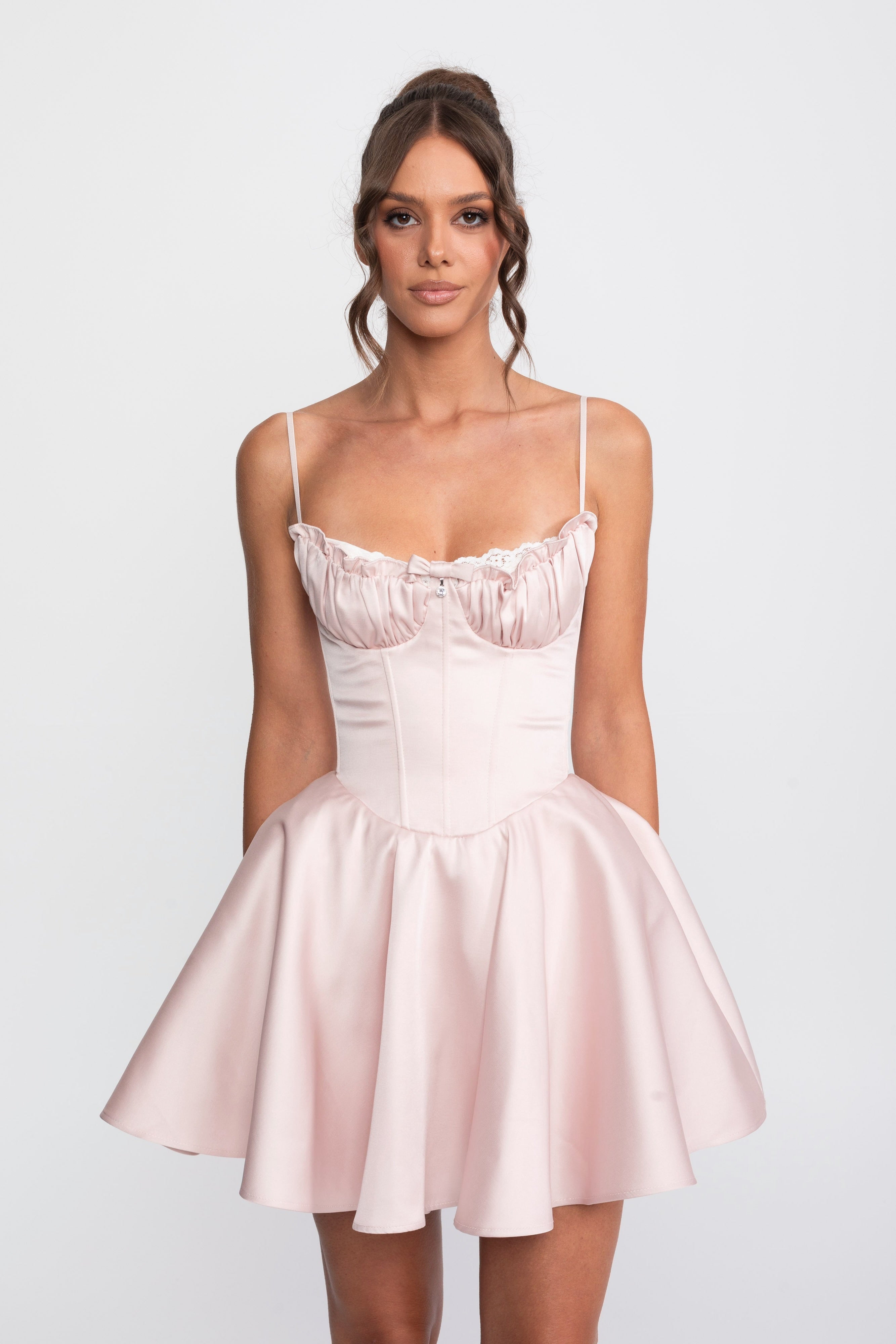 Abito Fit-and-Flare con scollo a cuore e volant con rifiniture in pizzo - Rosa 