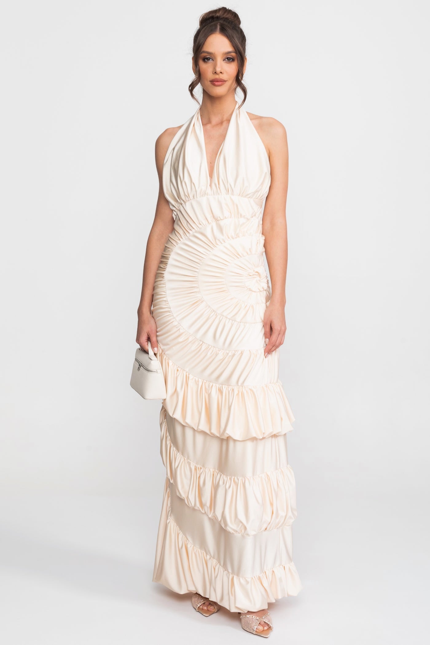 Abito Maxi Halter Con Corpino Plissettato A Ventaglio E Gonna Con Volant A Strati - Ivoire 