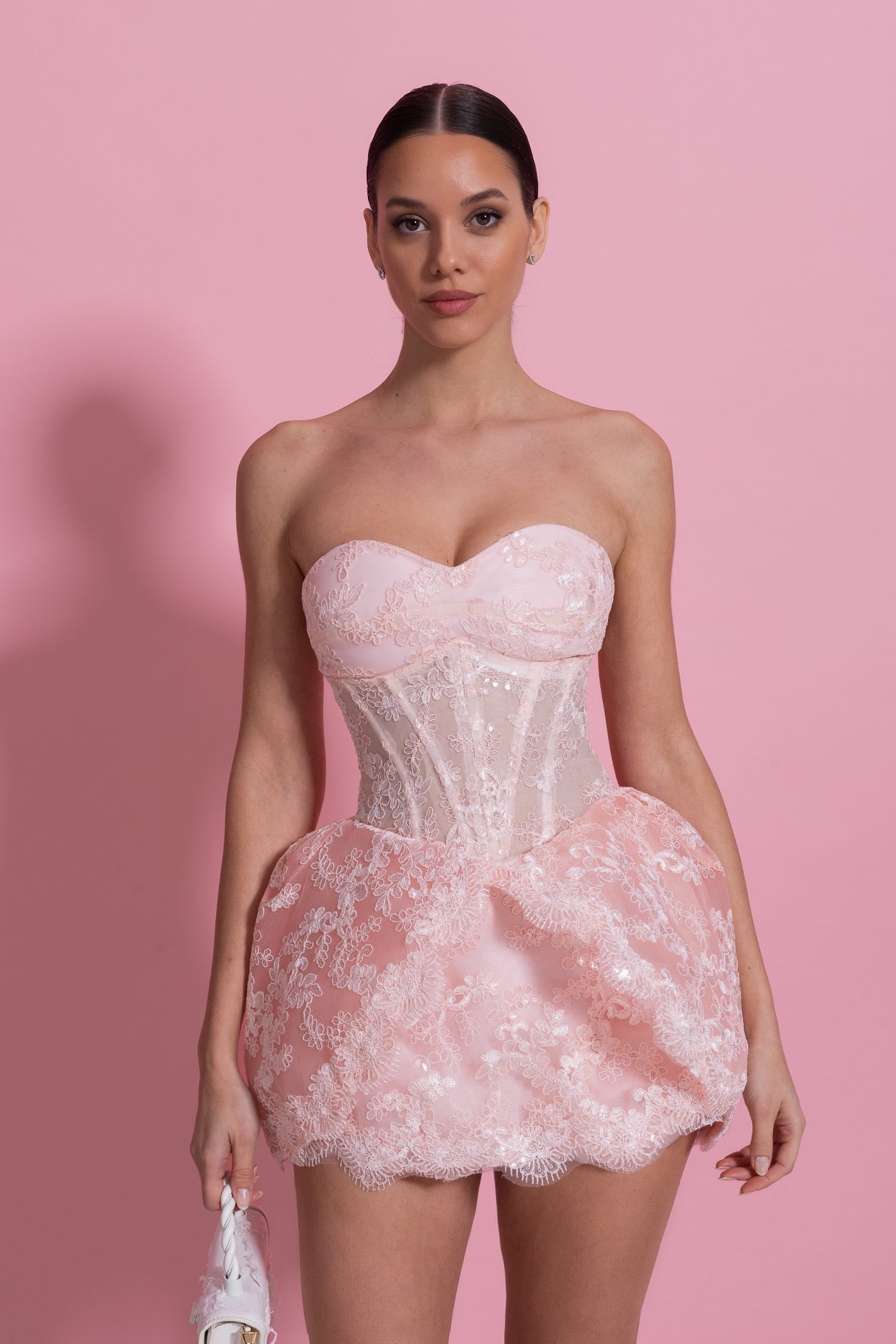 Abito Mini in Pizzo Senza Spalline con Corsetto e Gonna a Sbuffo - Blush Pink 