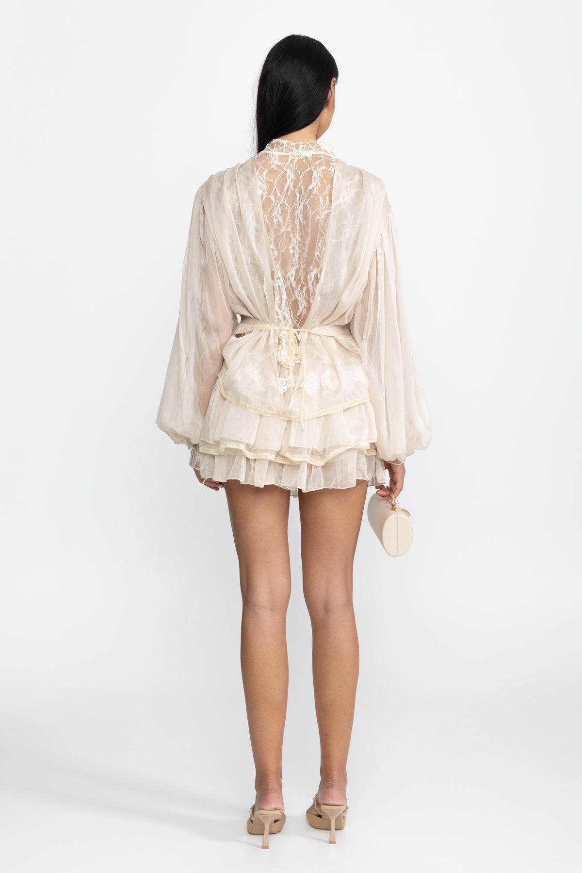 Co-ord set con blusa a portafoglio in chiffon con inserto in pizzo e minigonna con ruches - Beige 