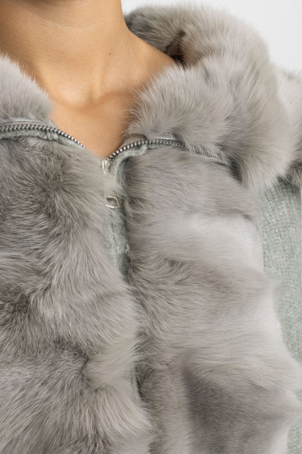 Cardigan in maglia con pannello in pelliccia di coniglio e zip - Grigio 
