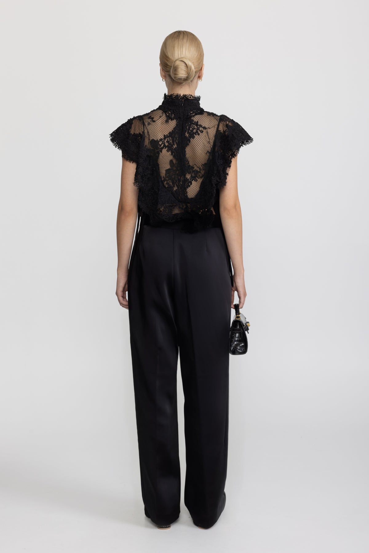 Top in pizzo trasparente con collo alto e ruches - Nero 